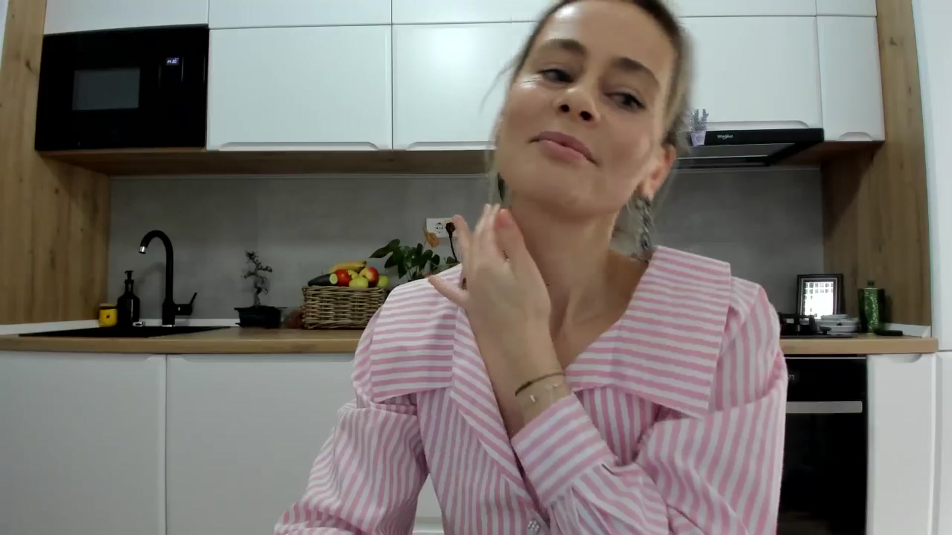 Gallery image thumbnail from DebbyPaige's myfreecams stream on, 01/26/2026, 12:37 image 11 of 20