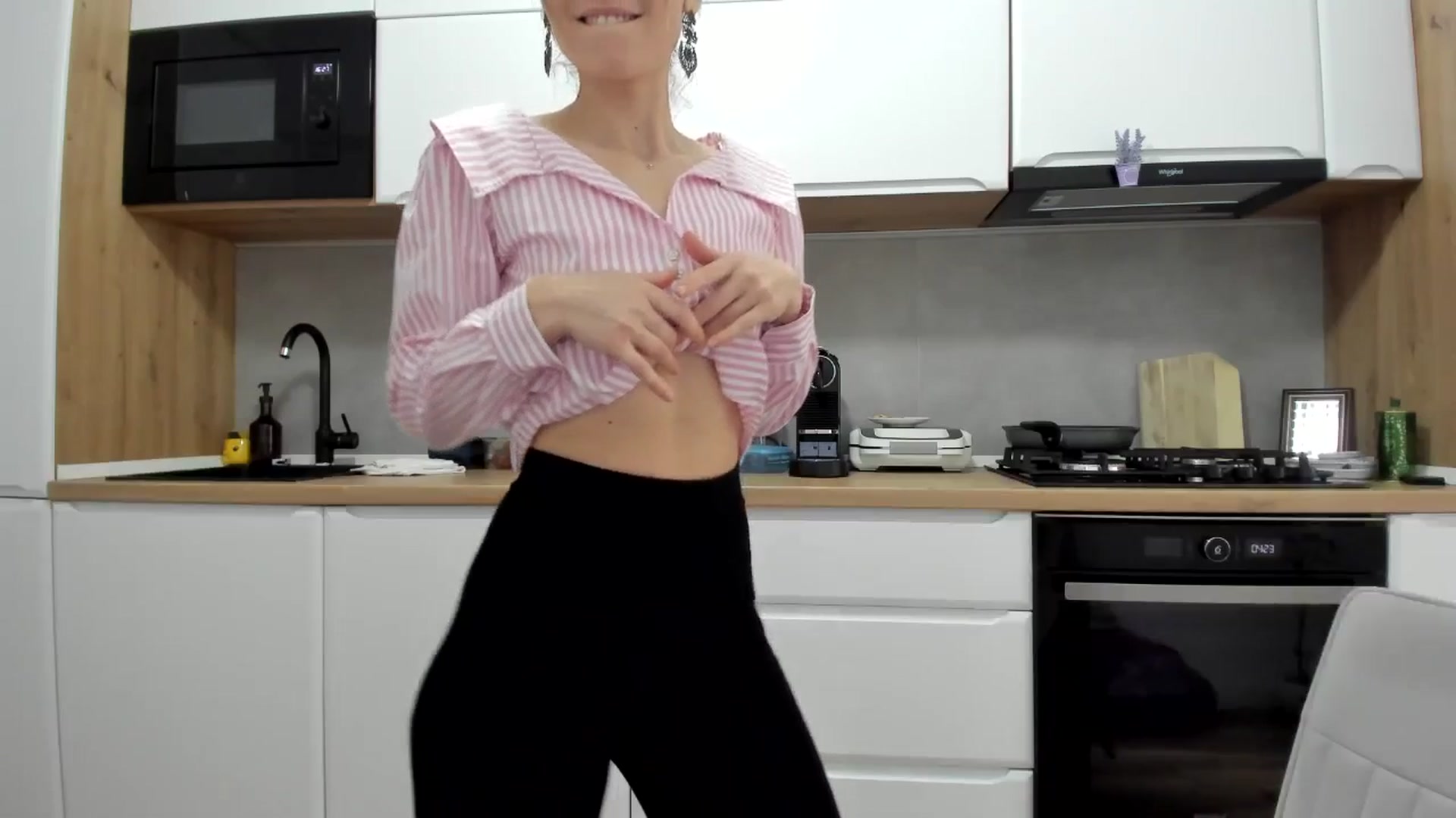 Gallery image thumbnail from DebbyPaige's myfreecams stream on, 01/26/2026, 13:35 image 14 of 20