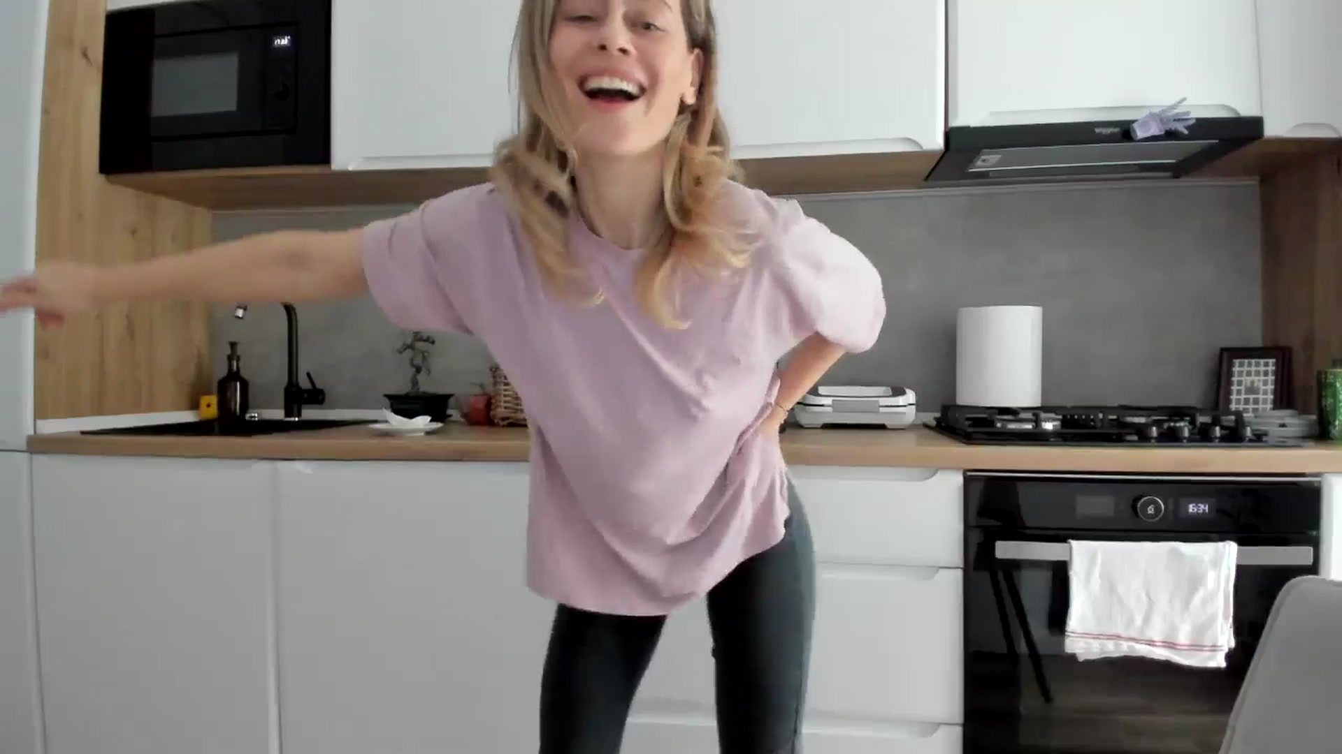 Gallery image thumbnail from DebbyPaige's myfreecams stream on, 01/28/2026, 15:11 image 12 of 20
