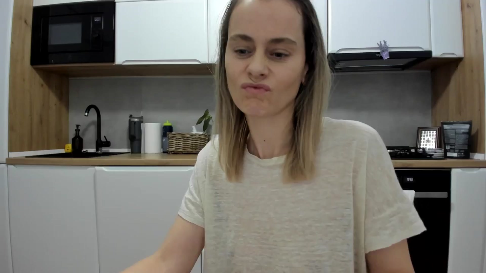 Gallery image thumbnail from DebbyPaige's myfreecams stream on, 02/18/2026, 18:42 image 16 of 20