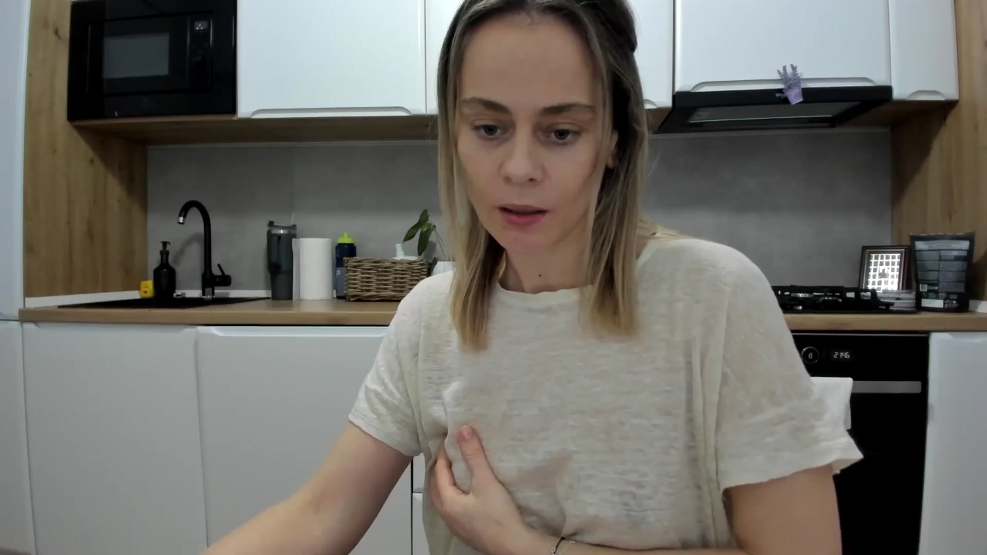 Gallery image thumbnail from DebbyPaige's myfreecams stream on, 02/18/2026, 20:19 image 8 of 20