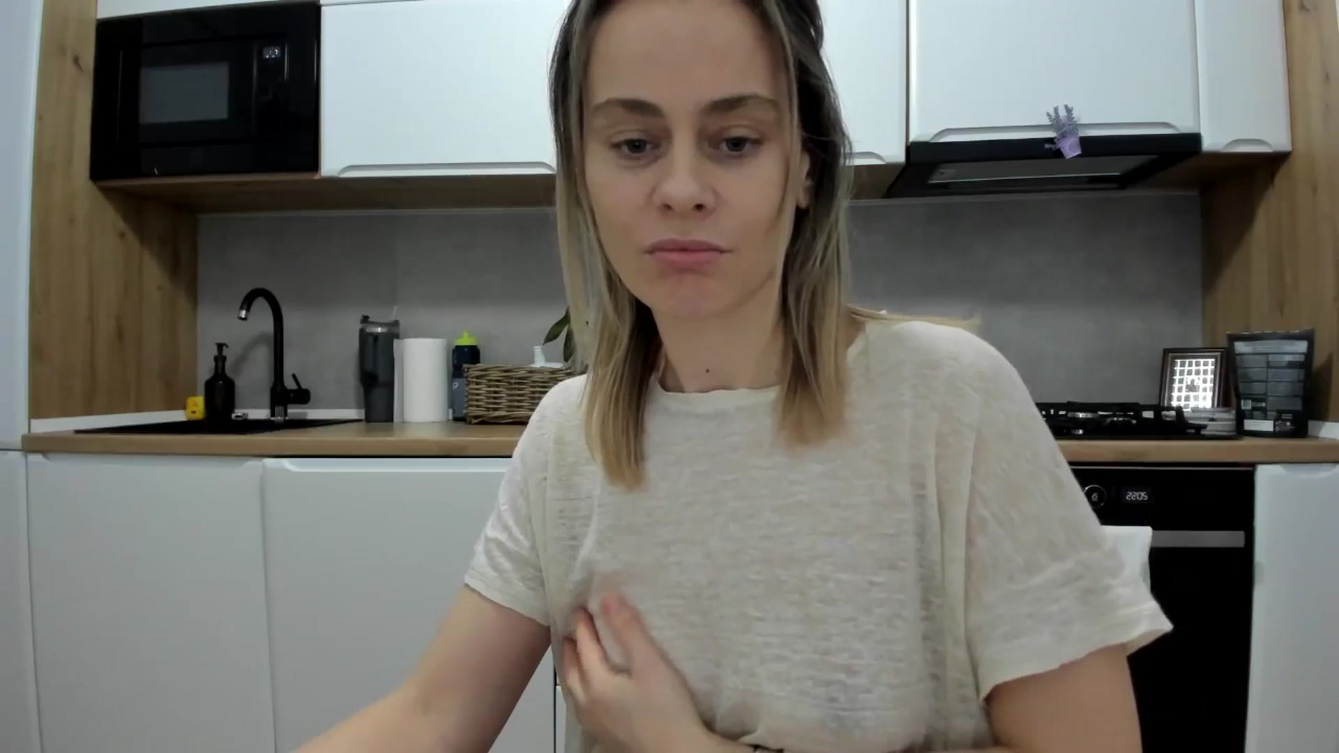 Gallery image thumbnail from DebbyPaige's myfreecams stream on, 02/18/2026, 20:19 image 16 of 20