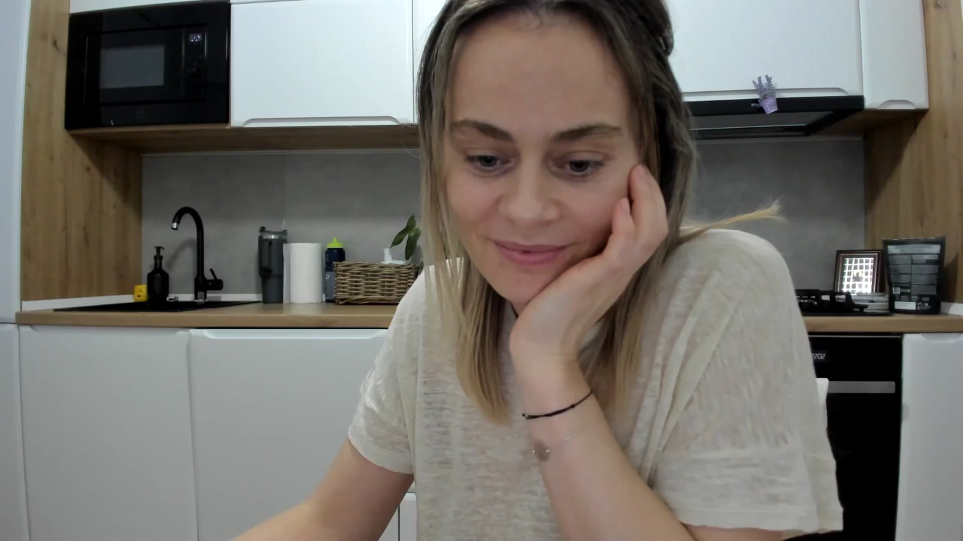 Gallery image thumbnail from DebbyPaige's myfreecams stream on, 02/18/2026, 20:19 image 15 of 20