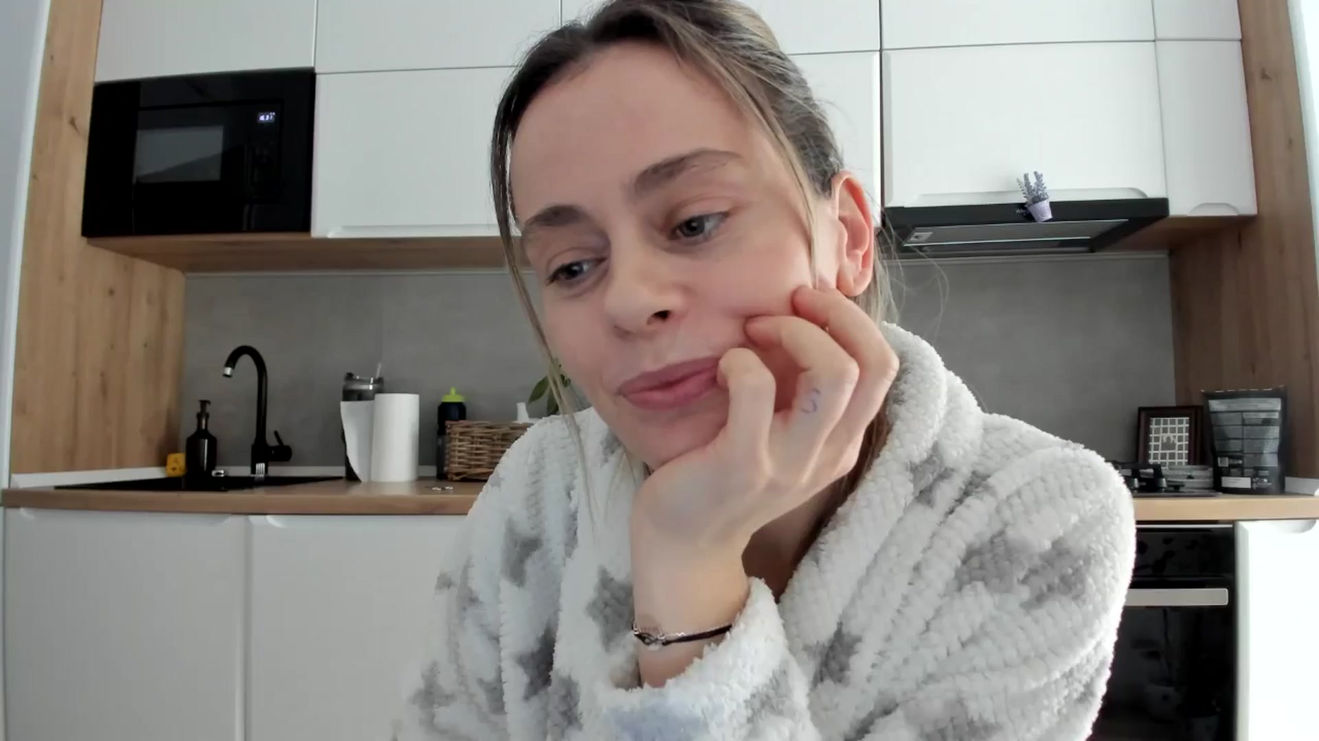 Gallery image thumbnail from DebbyPaige's myfreecams stream on, 02/19/2026, 14:13 image 6 of 20