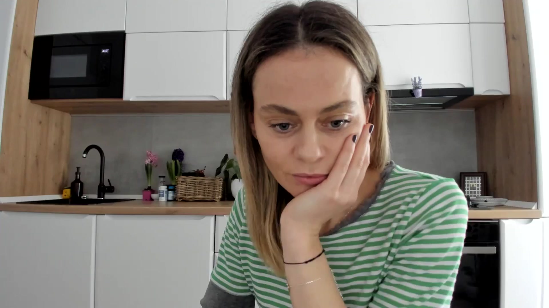 Gallery image thumbnail from DebbyPaige's myfreecams stream on, 02/25/2026, 13:56 image 14 of 20