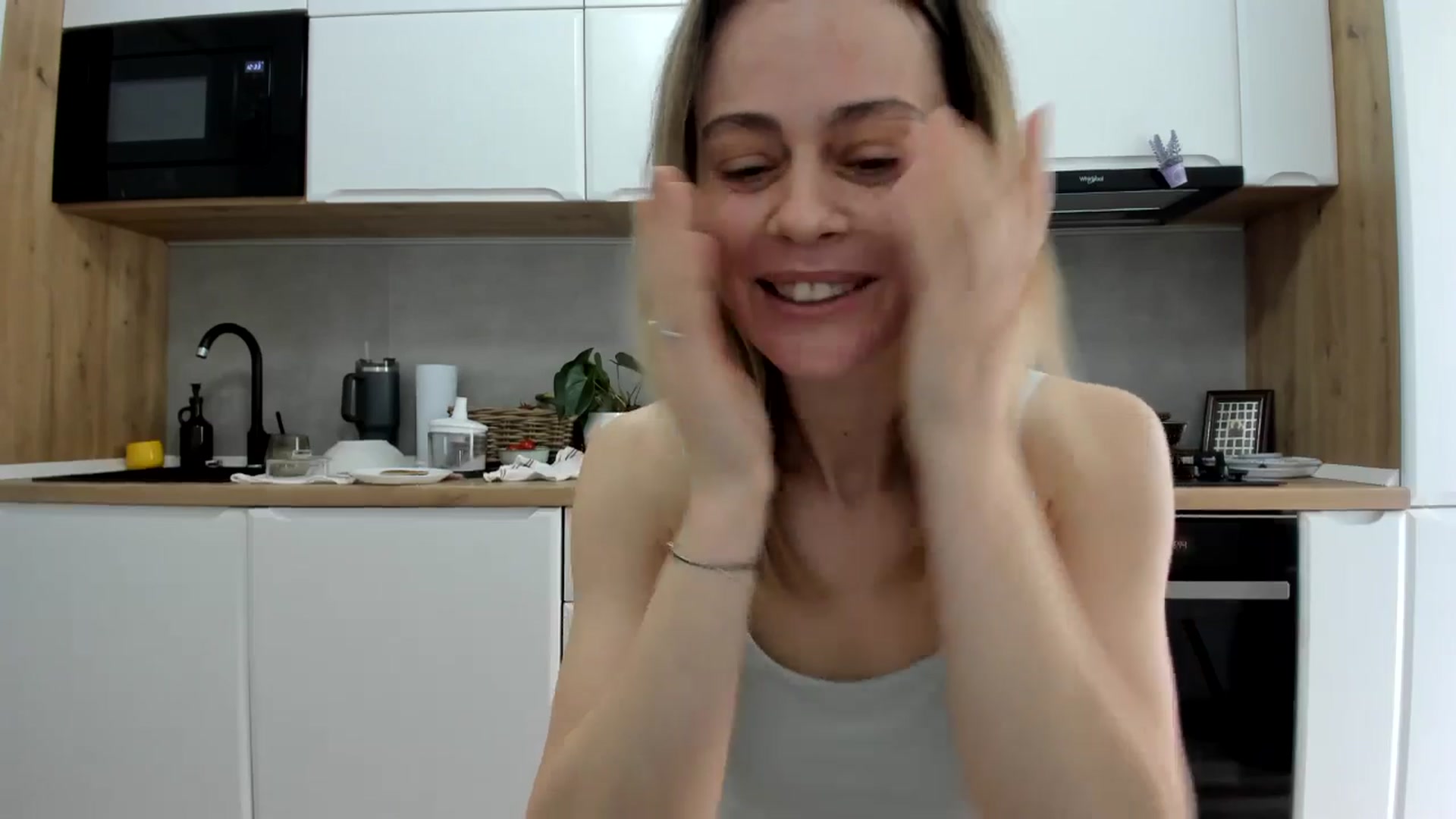Gallery image thumbnail from DebbyPaige's myfreecams stream on, 04/07/2026, 09:52 image 5 of 20