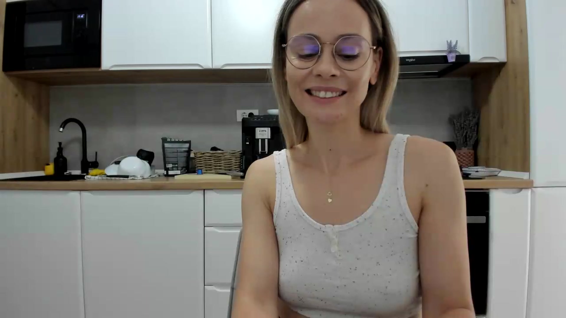 Gallery image thumbnail from DebbyPaige's myfreecams stream on, 07/08/2026, 14:25 image 15 of 20