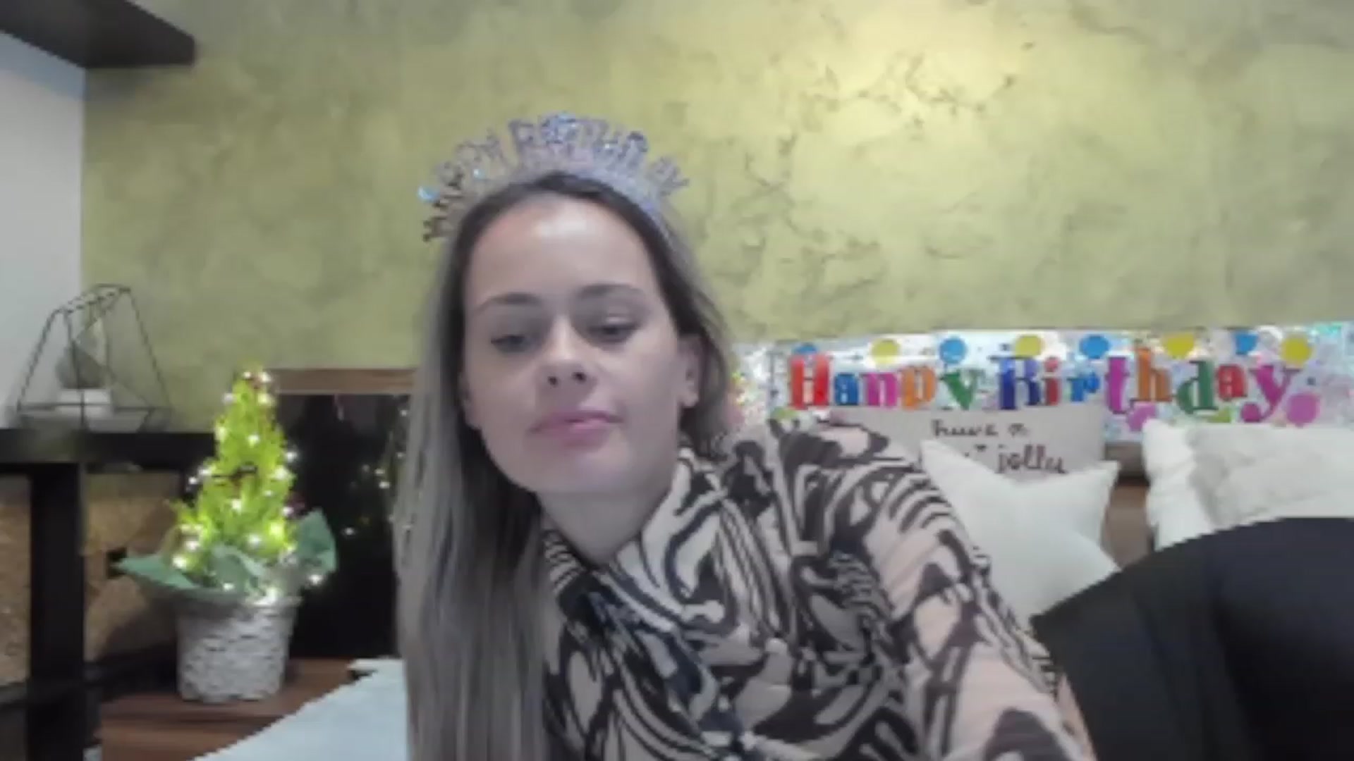 Gallery image thumbnail from DebraPaige's myfreecams stream on, 12/06/2022, 10:00 image 16 of 20