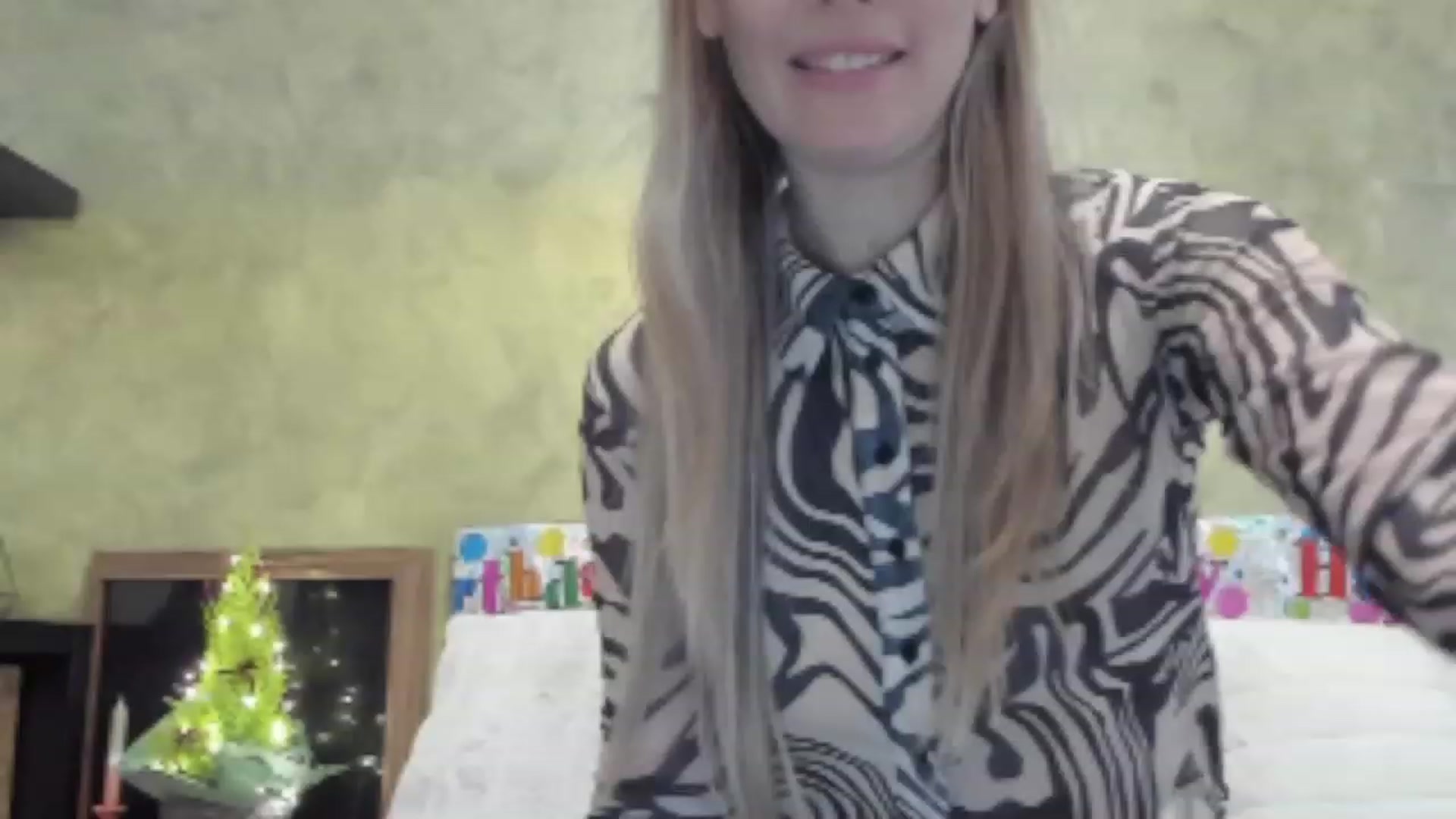 Gallery image thumbnail from DebraPaige's myfreecams stream on, 12/06/2022, 10:00 image 9 of 20
