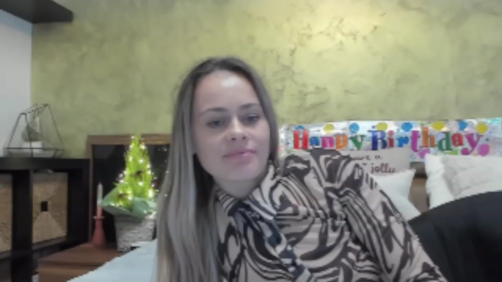 Gallery image thumbnail from DebraPaige's myfreecams stream on, 12/06/2022, 10:00 image 10 of 20