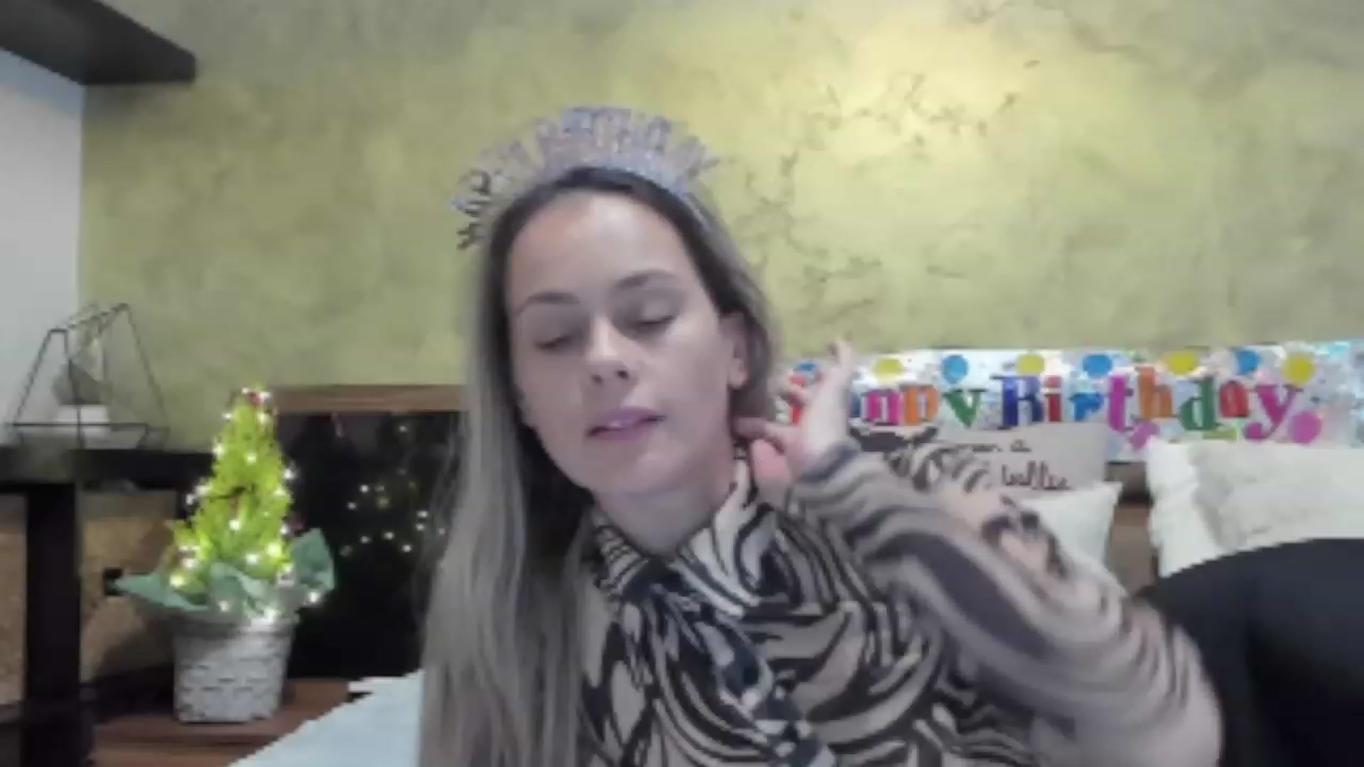 Gallery image thumbnail from DebraPaige's myfreecams stream on, 12/06/2022, 10:00 image 18 of 20