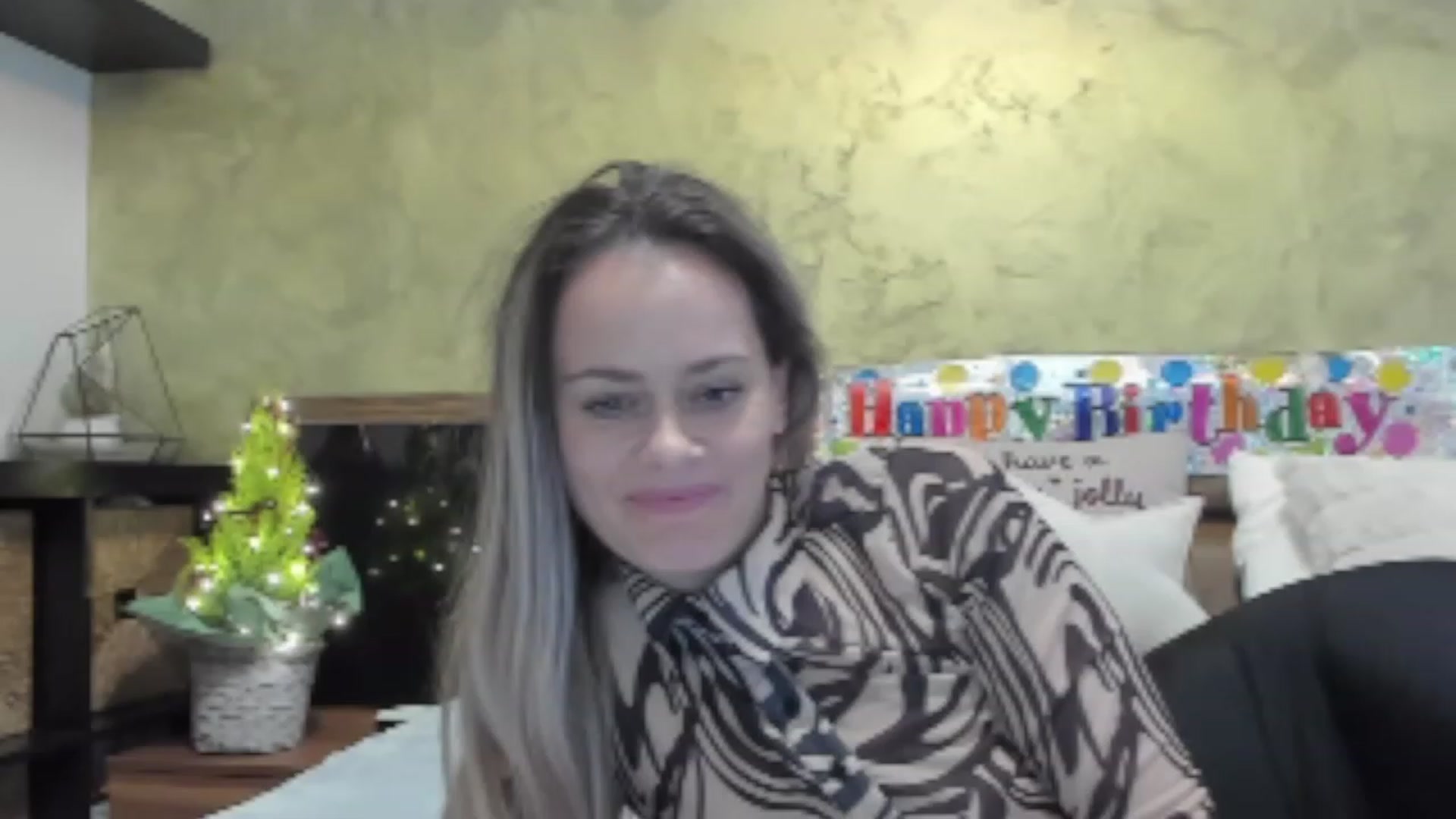 Gallery image thumbnail from DebraPaige's myfreecams stream on, 12/06/2022, 10:00 image 15 of 20