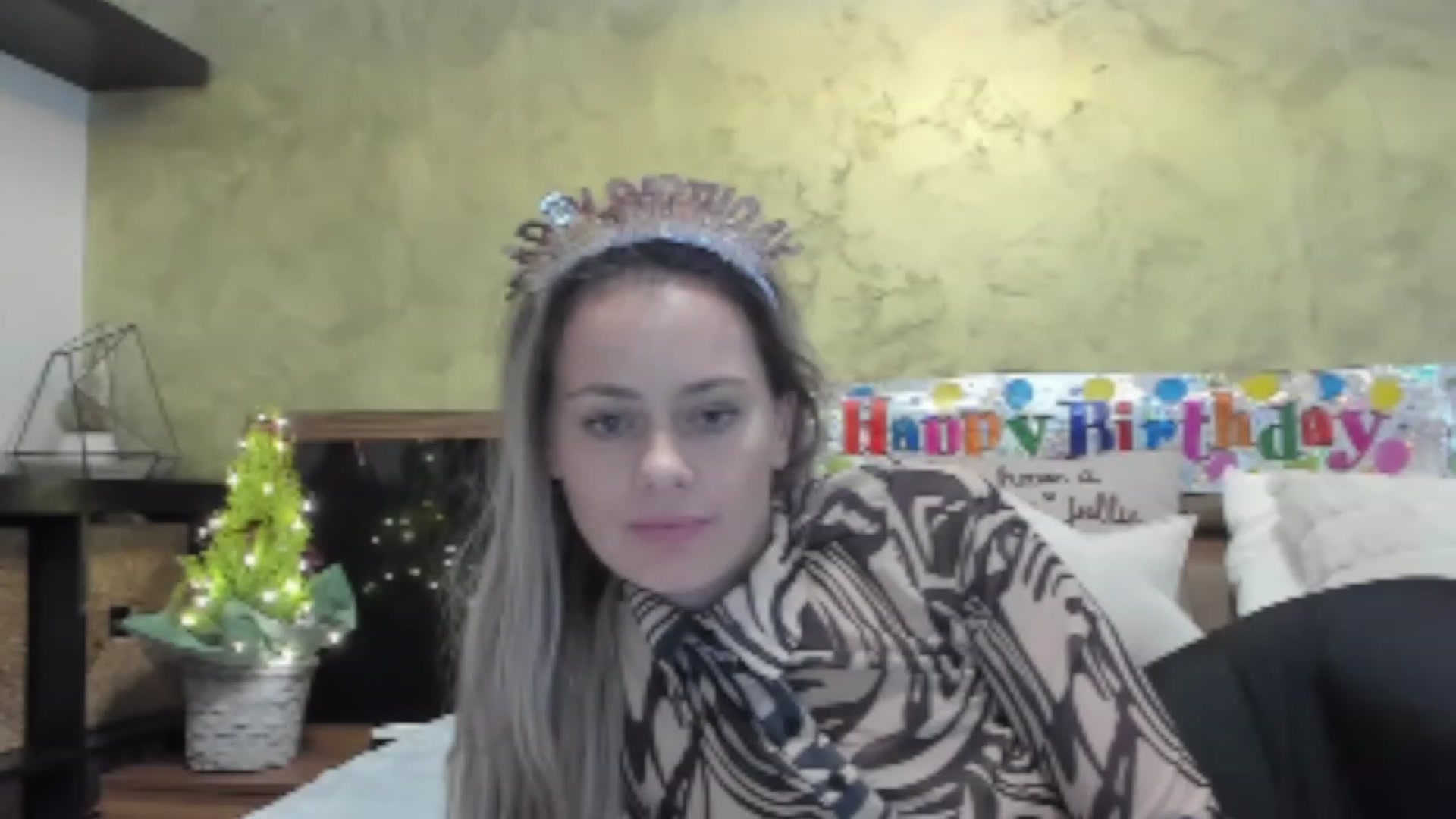 Gallery image thumbnail from DebraPaige's myfreecams stream on, 12/06/2022, 10:00 image 17 of 20