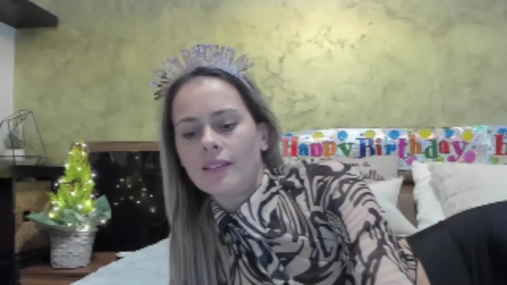 Gallery image thumbnail from DebraPaige's myfreecams stream on, 12/06/2022, 10:00 image 20 of 20