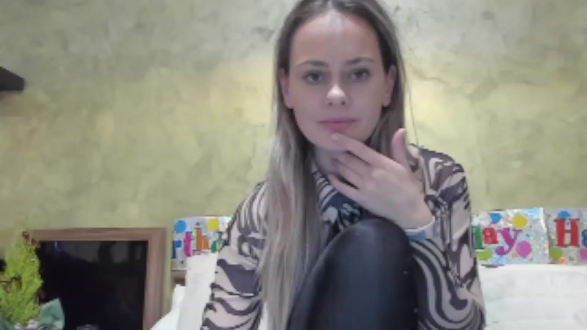 Gallery image thumbnail from DebraPaige's myfreecams stream on, 12/06/2022, 13:23 image 5 of 20