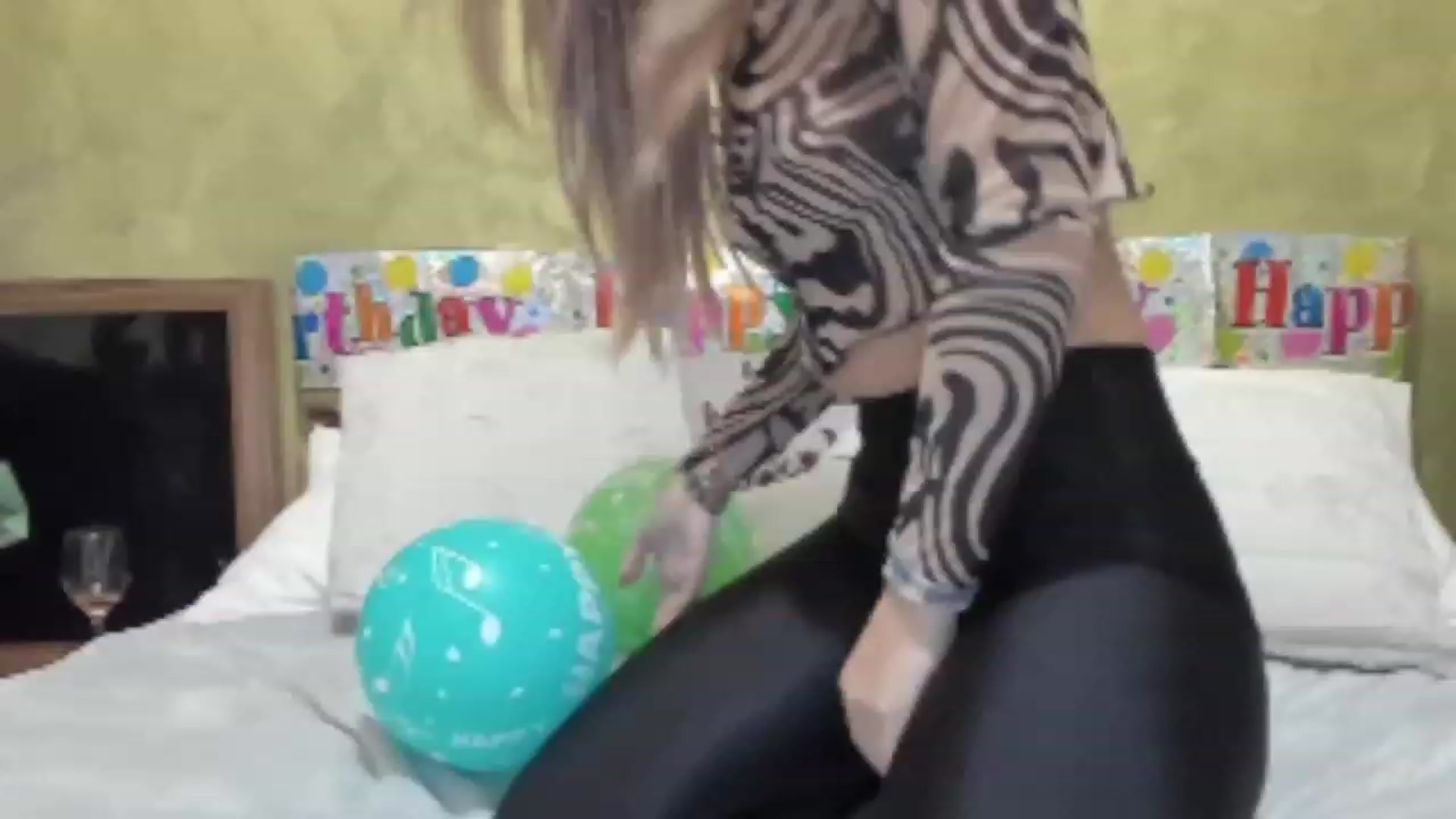 Gallery image thumbnail from DebraPaige's myfreecams stream on, 12/06/2022, 13:23 image 3 of 20