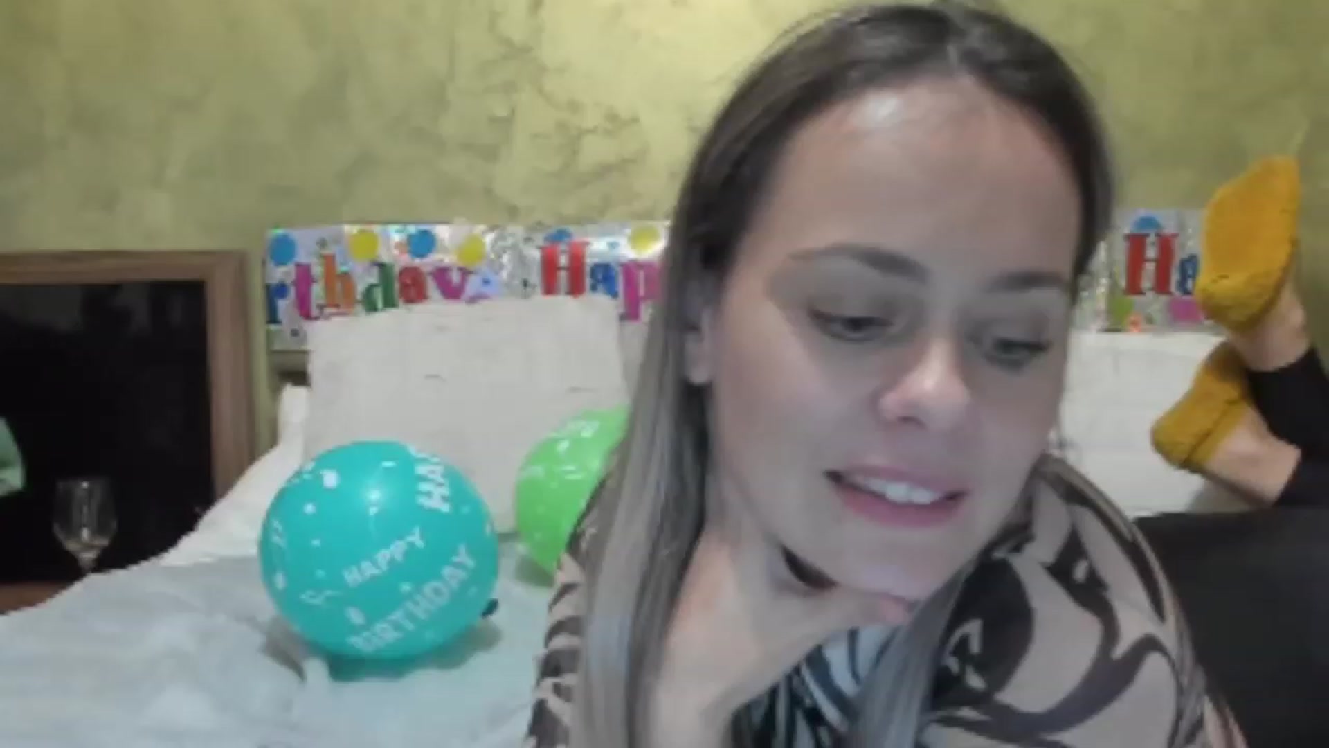Gallery image thumbnail from DebraPaige's myfreecams stream on, 12/06/2022, 13:23 image 2 of 20