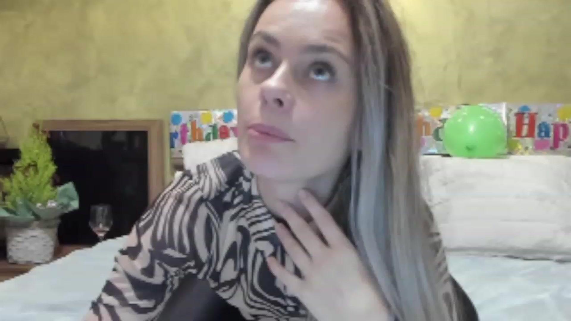Gallery image thumbnail from DebraPaige's myfreecams stream on, 12/06/2022, 14:33 image 12 of 20