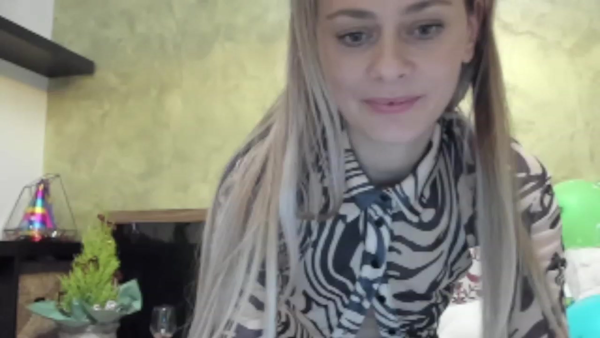 Gallery image thumbnail from DebraPaige's myfreecams stream on, 12/06/2022, 14:33 image 4 of 20