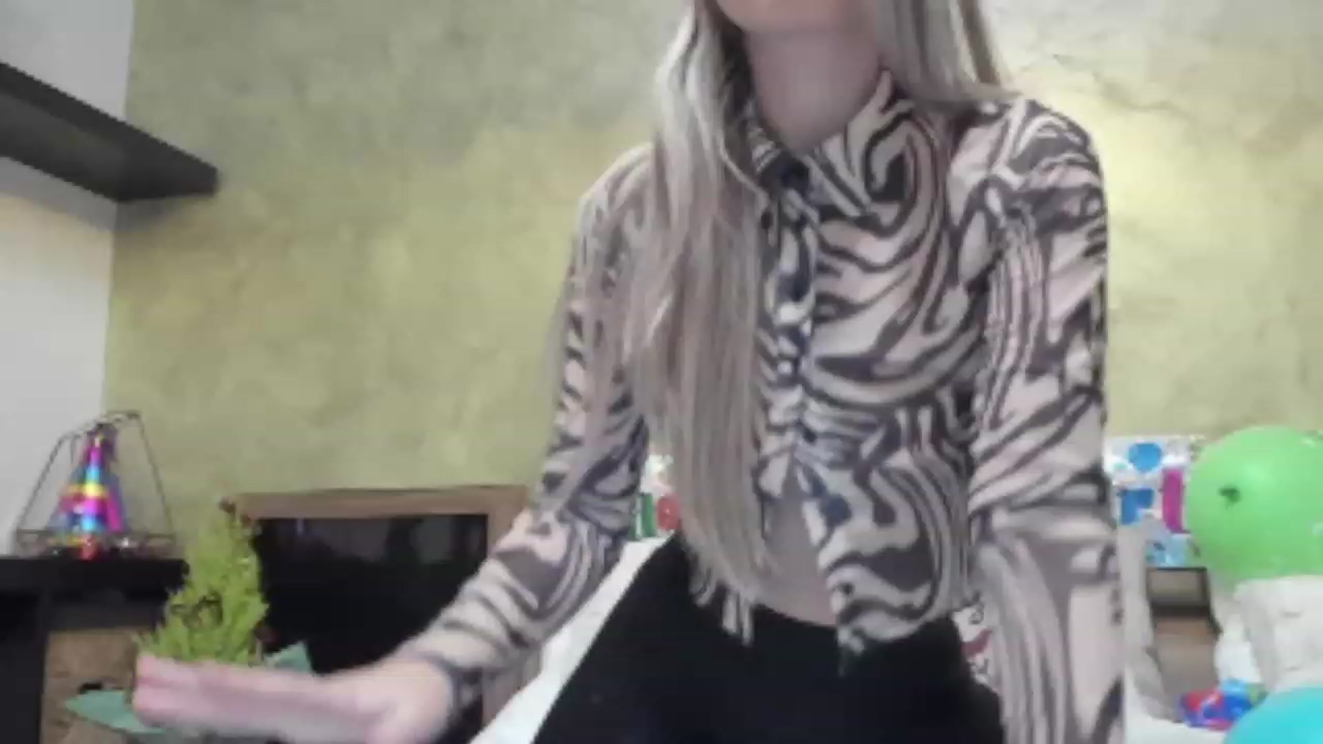 Gallery image thumbnail from DebraPaige's myfreecams stream on, 12/06/2022, 14:33 image 3 of 20