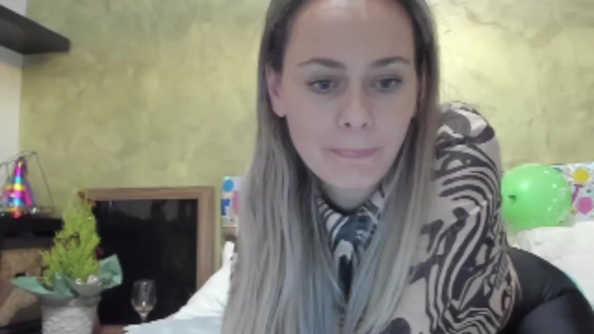 Gallery image thumbnail from DebraPaige's myfreecams stream on, 12/06/2022, 14:33 image 1 of 20