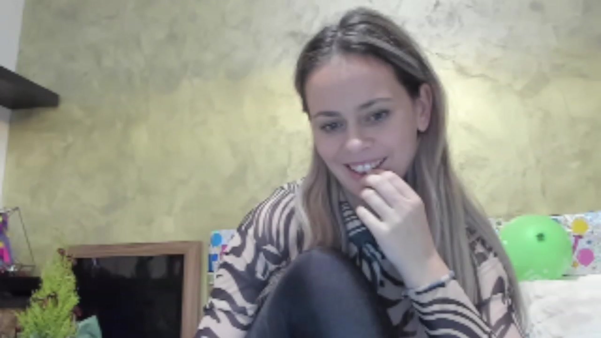 Gallery image thumbnail from DebraPaige's myfreecams stream on, 12/06/2022, 14:33 image 6 of 20