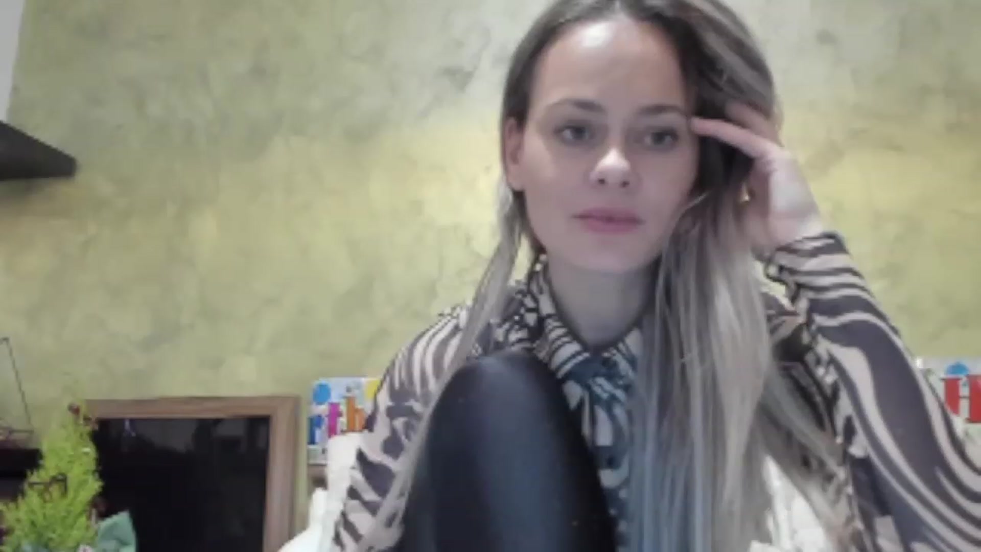 Gallery image thumbnail from DebraPaige's myfreecams stream on, 12/06/2022, 14:33 image 13 of 20