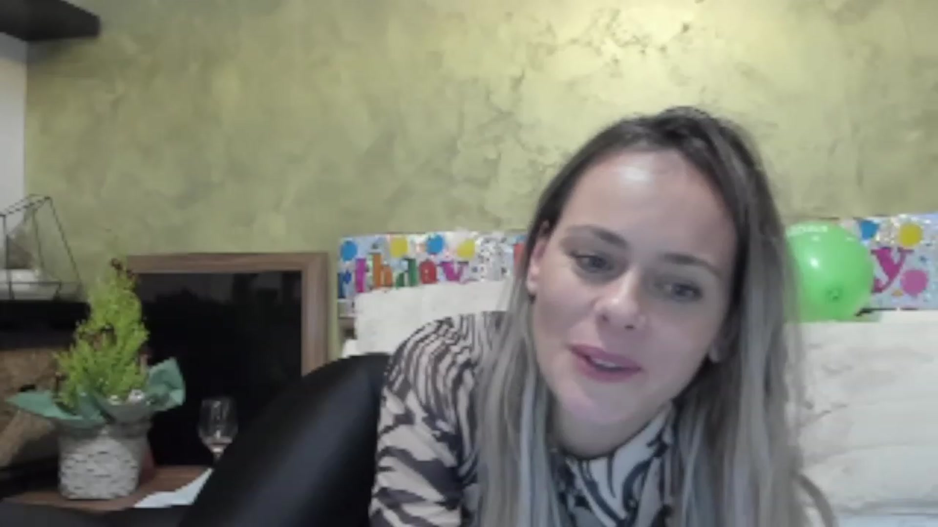 Gallery image thumbnail from DebraPaige's myfreecams stream on, 12/06/2022, 14:33 image 20 of 20