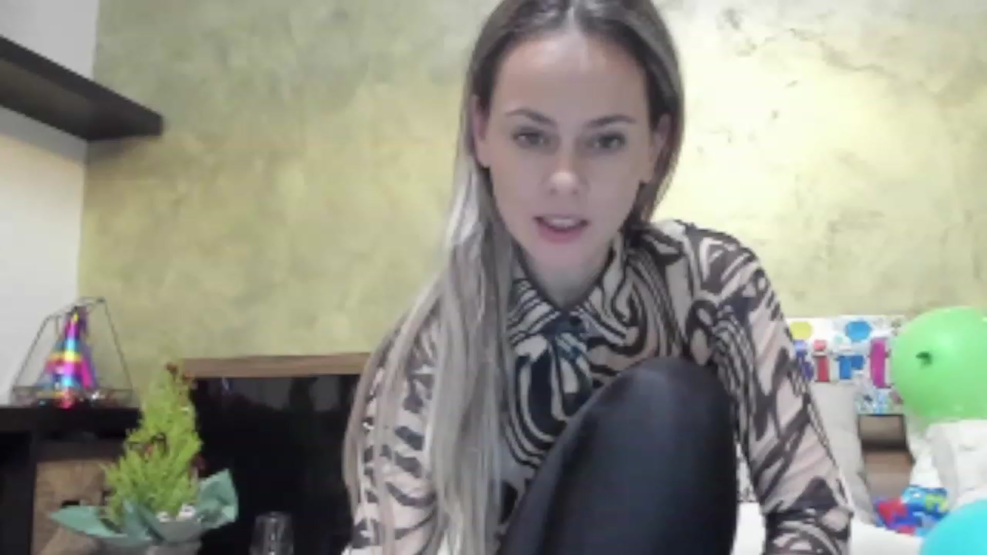Gallery image thumbnail from DebraPaige's myfreecams stream on, 12/06/2022, 14:33 image 2 of 20