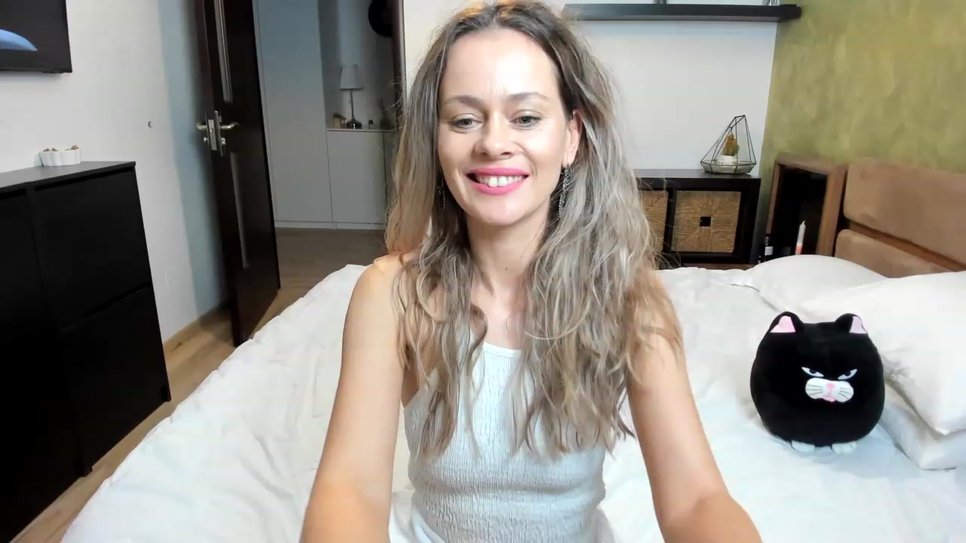 Gallery image thumbnail from DebraPaige's myfreecams stream on, 01/26/2023, 07:50 image 8 of 20