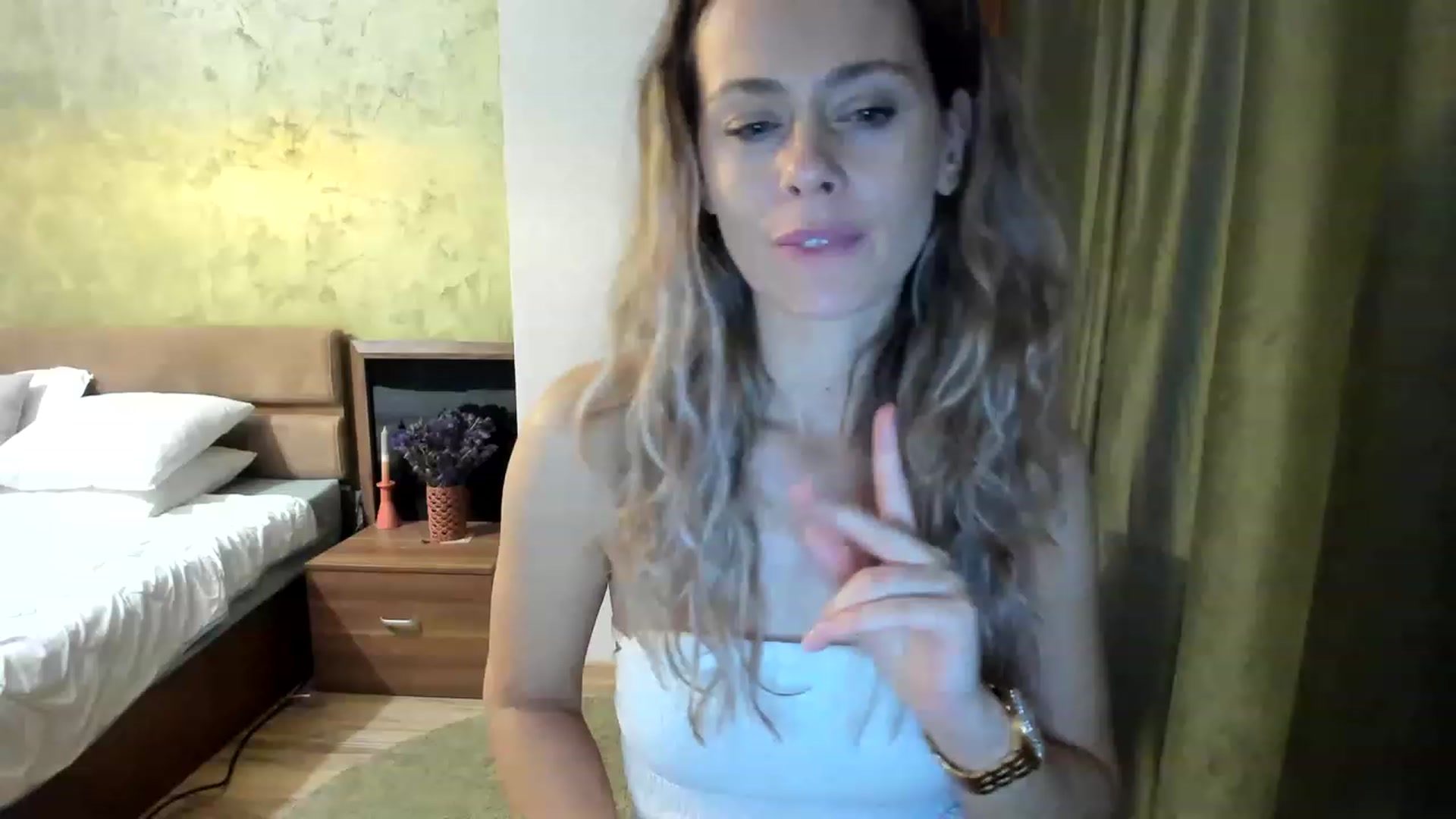 Gallery image thumbnail from DebraPaige's myfreecams stream on, 01/26/2023, 14:19 image 16 of 20