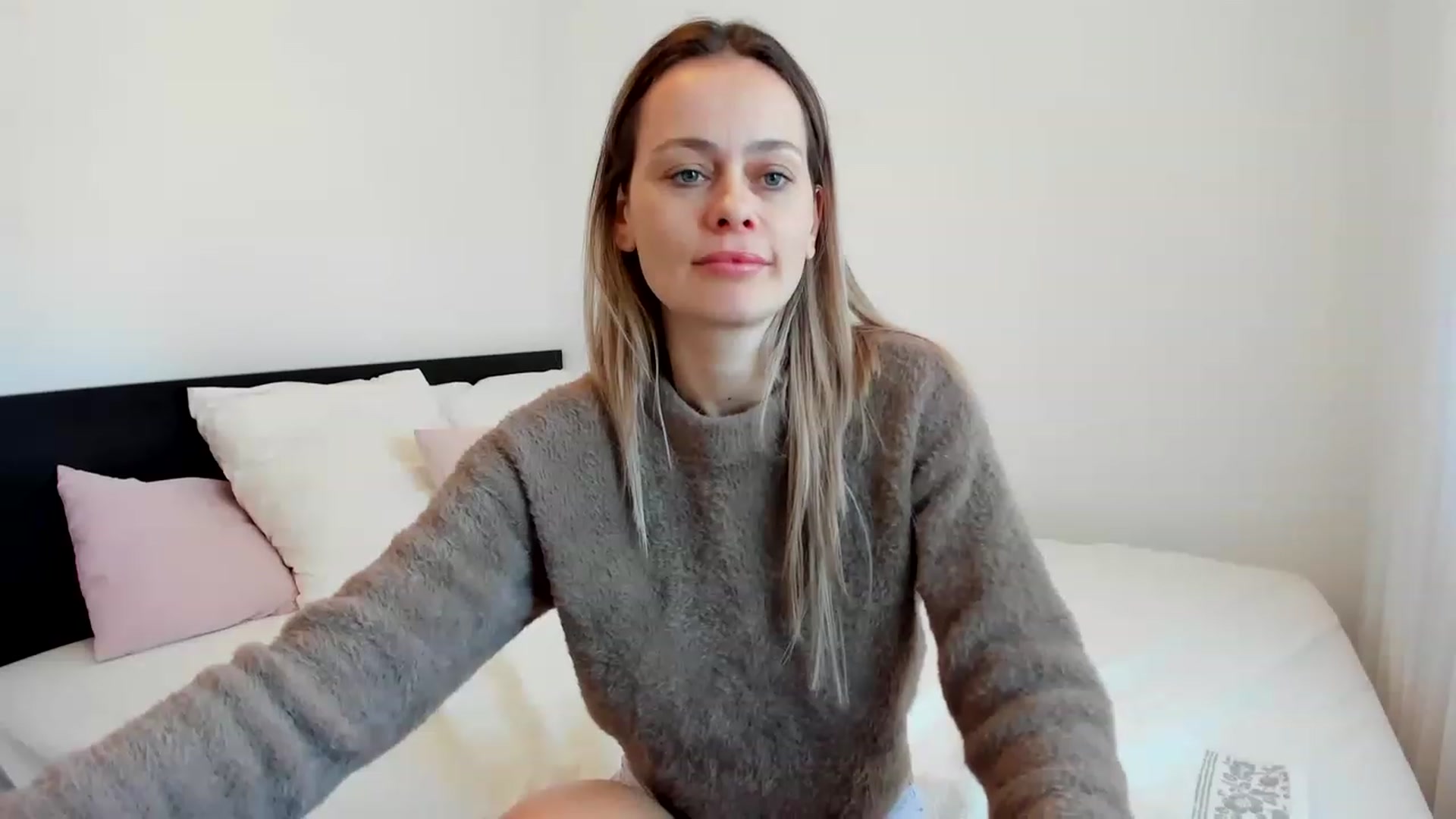 Gallery image thumbnail from DebraPaige's myfreecams stream on, 02/09/2023, 07:01 image 6 of 20