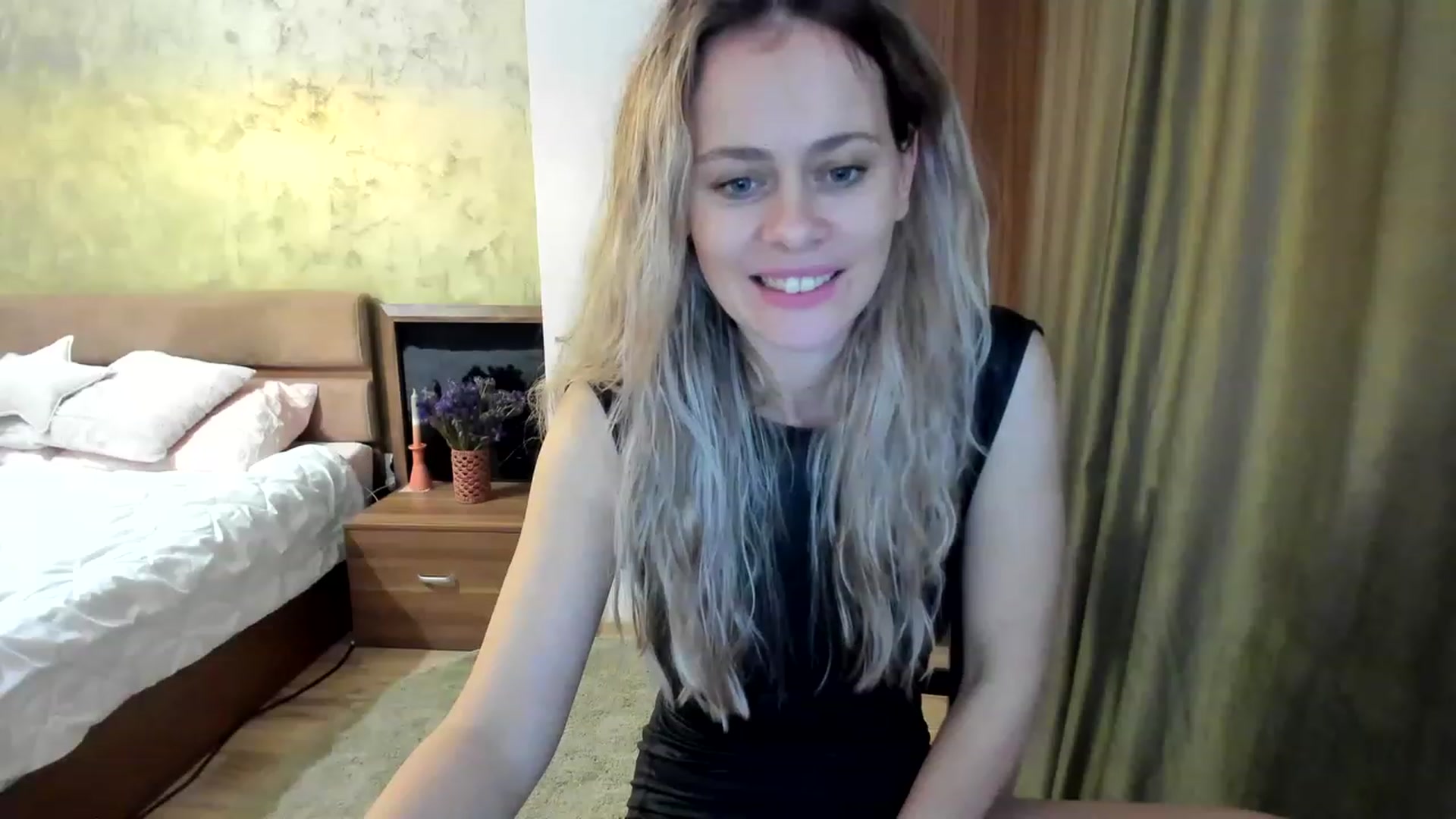 Gallery image thumbnail from DebraPaige's myfreecams stream on, 02/22/2023, 11:28 image 18 of 20