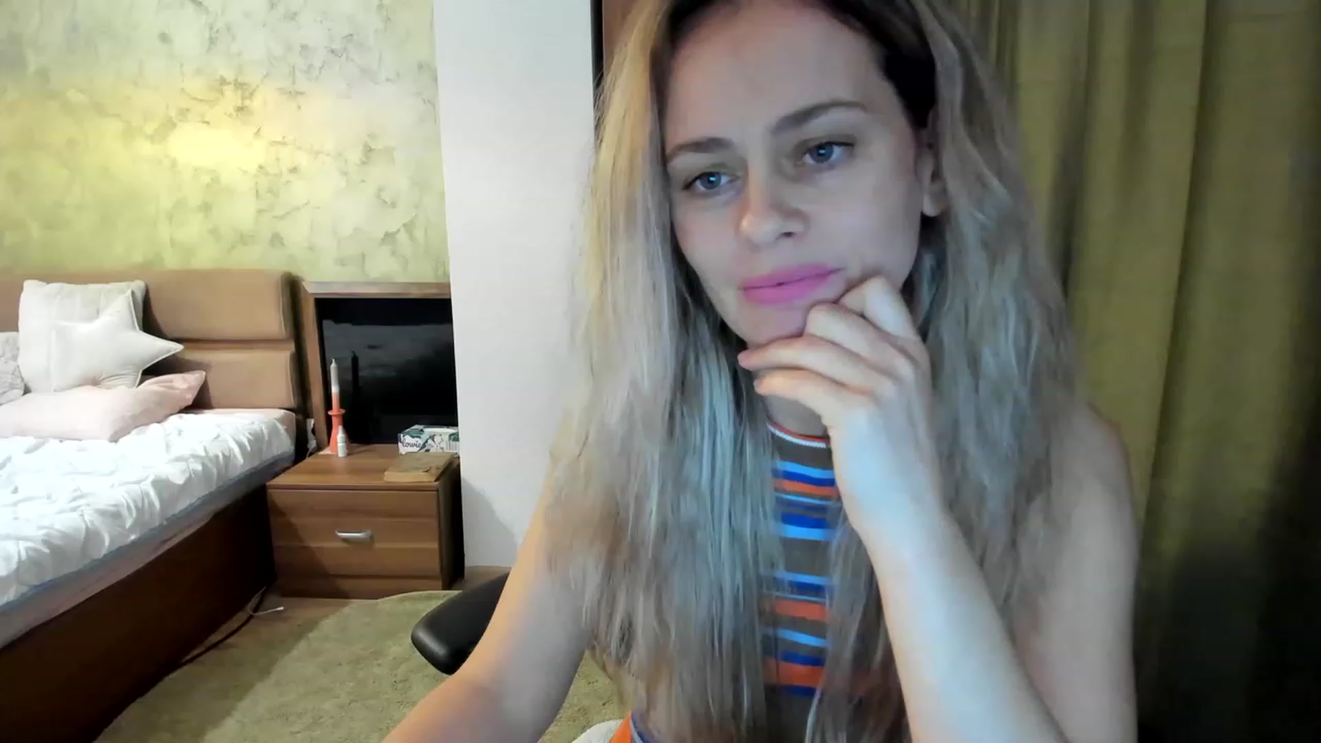Gallery image thumbnail from DebraPaige's myfreecams stream on, 02/27/2023, 14:04 image 6 of 20