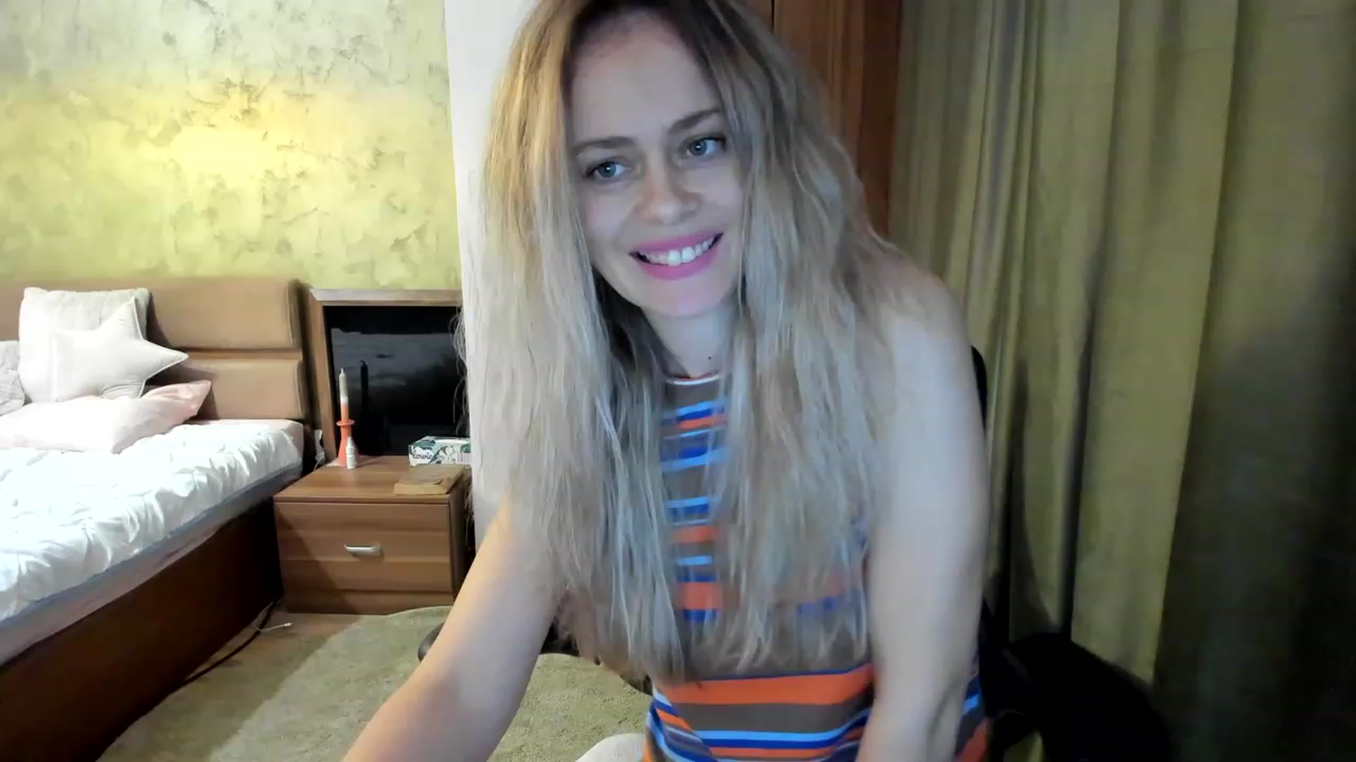 Gallery image thumbnail from DebraPaige's myfreecams stream on, 02/27/2023, 14:04 image 12 of 20