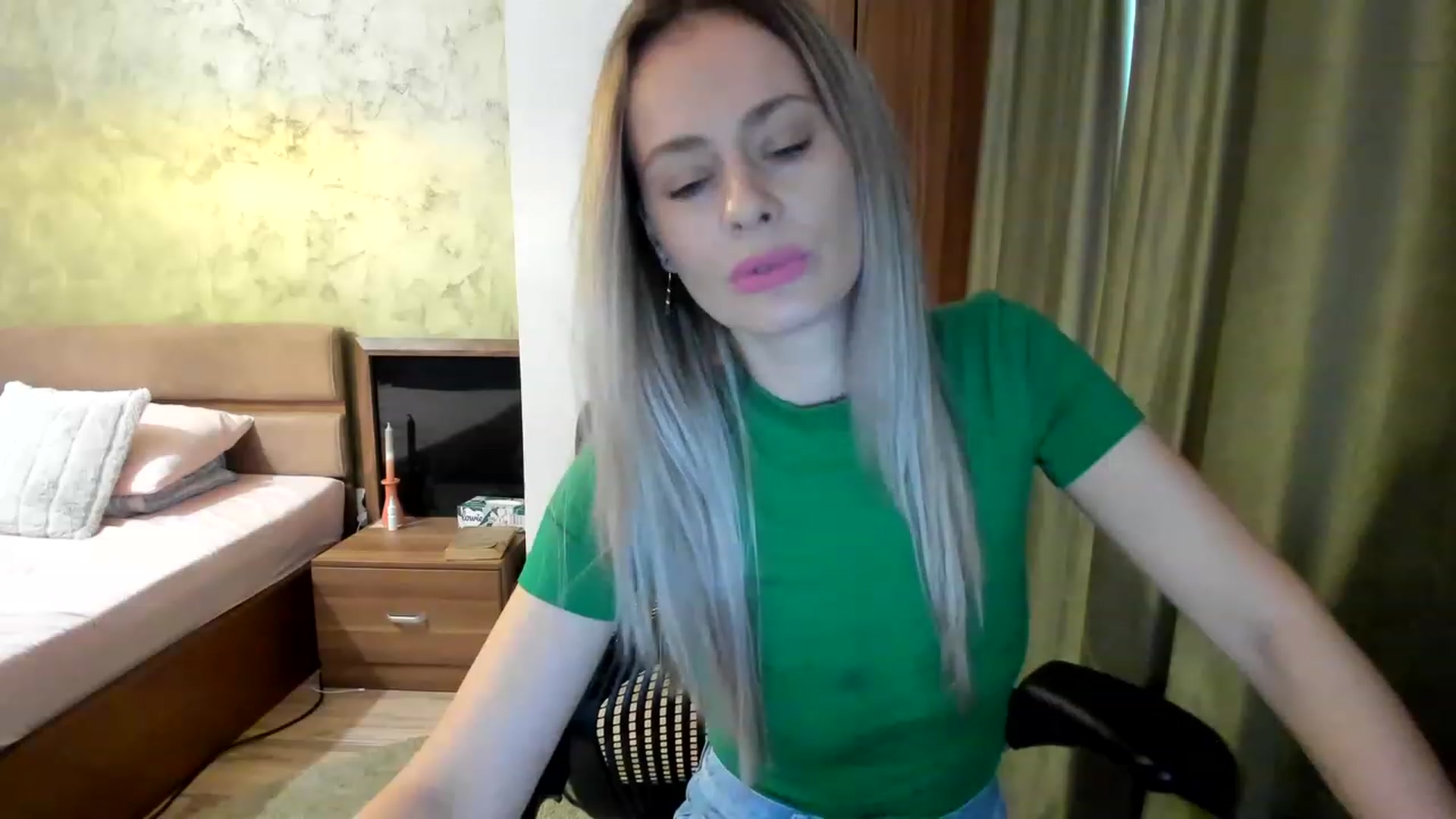 Gallery image thumbnail from DebraPaige's myfreecams stream on, 02/28/2023, 08:42 image 3 of 20
