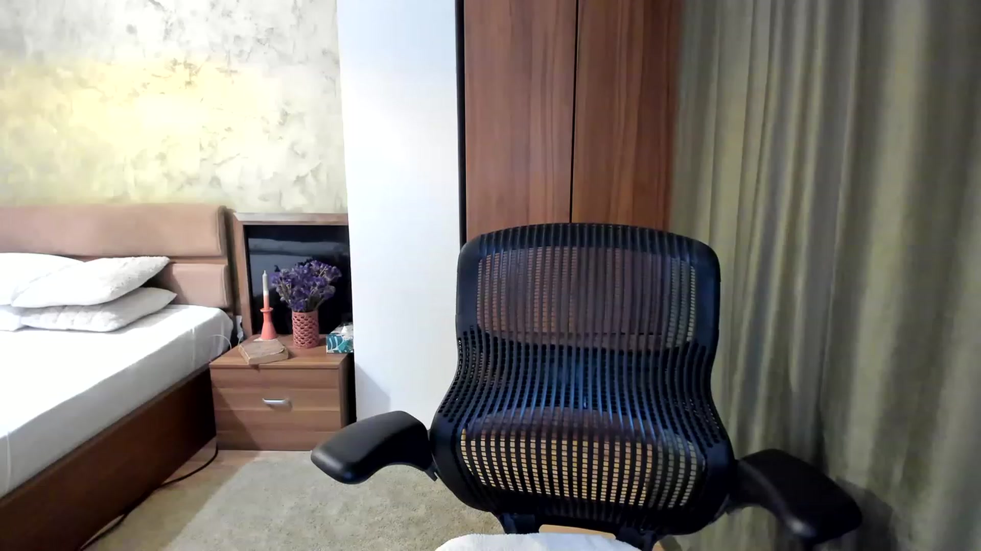 Gallery image thumbnail from DebraPaige's myfreecams stream on, 03/01/2023, 13:17 image 16 of 20