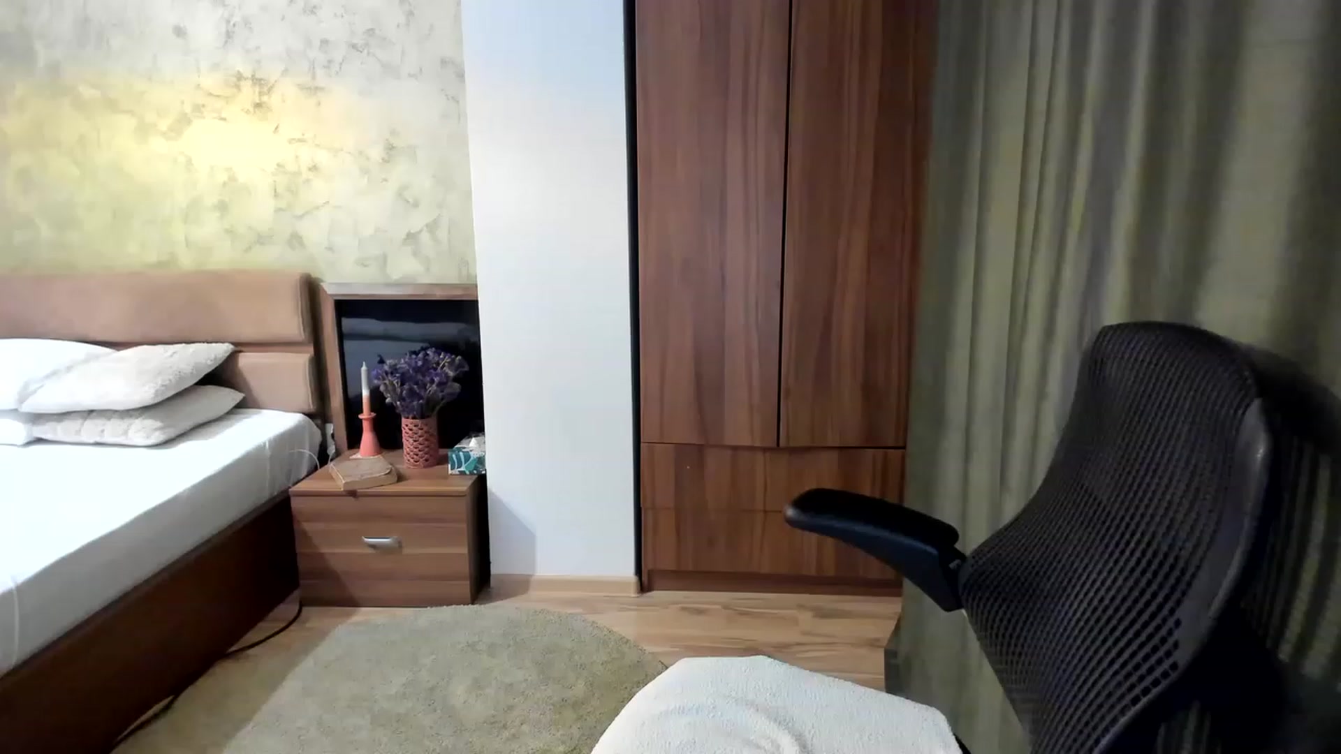 Gallery image thumbnail from DebraPaige's myfreecams stream on, 03/01/2023, 13:51 image 3 of 20