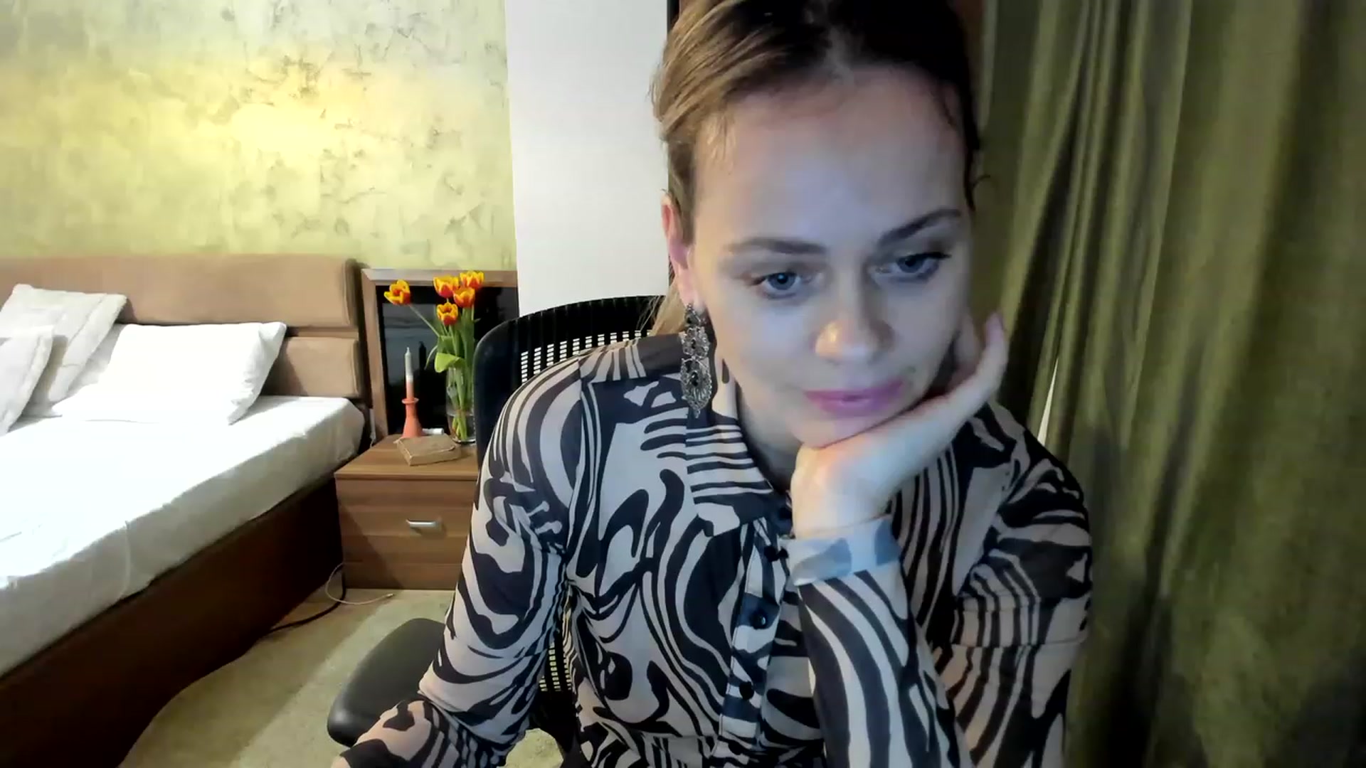 Gallery image thumbnail from DebraPaige's myfreecams stream on, 03/04/2023, 19:03 image 12 of 20