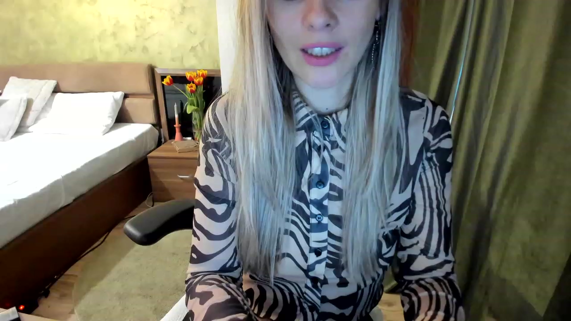 Gallery image thumbnail from DebraPaige's myfreecams stream on, 03/04/2023, 19:03 image 2 of 20