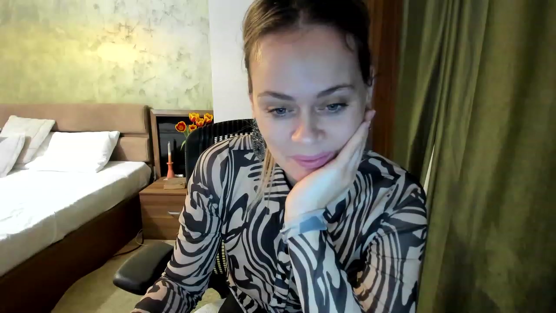 Gallery image thumbnail from DebraPaige's myfreecams stream on, 03/04/2023, 19:03 image 15 of 20
