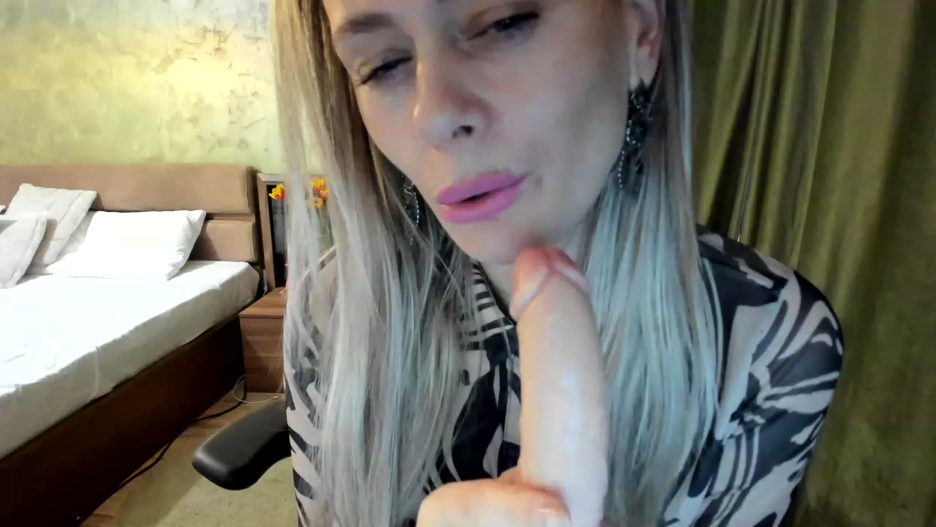 Gallery image thumbnail from DebraPaige's myfreecams stream on, 03/04/2023, 19:03 image 4 of 20