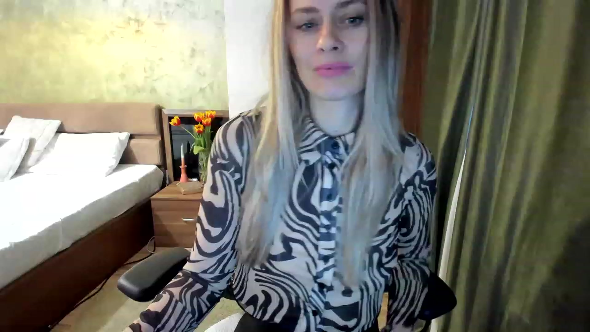 Gallery image thumbnail from DebraPaige's myfreecams stream on, 03/04/2023, 19:03 image 3 of 20