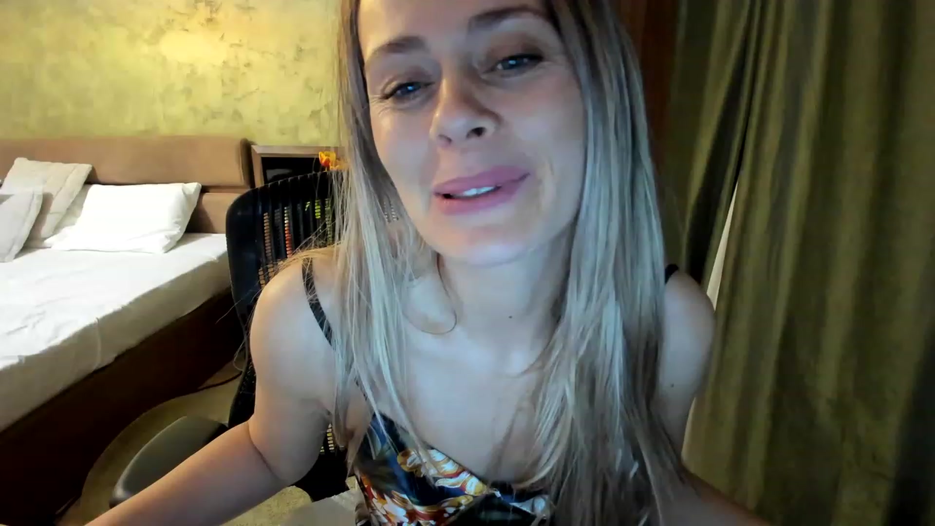 Gallery image thumbnail from DebraPaige's myfreecams stream on, 03/04/2023, 19:13 image 17 of 20