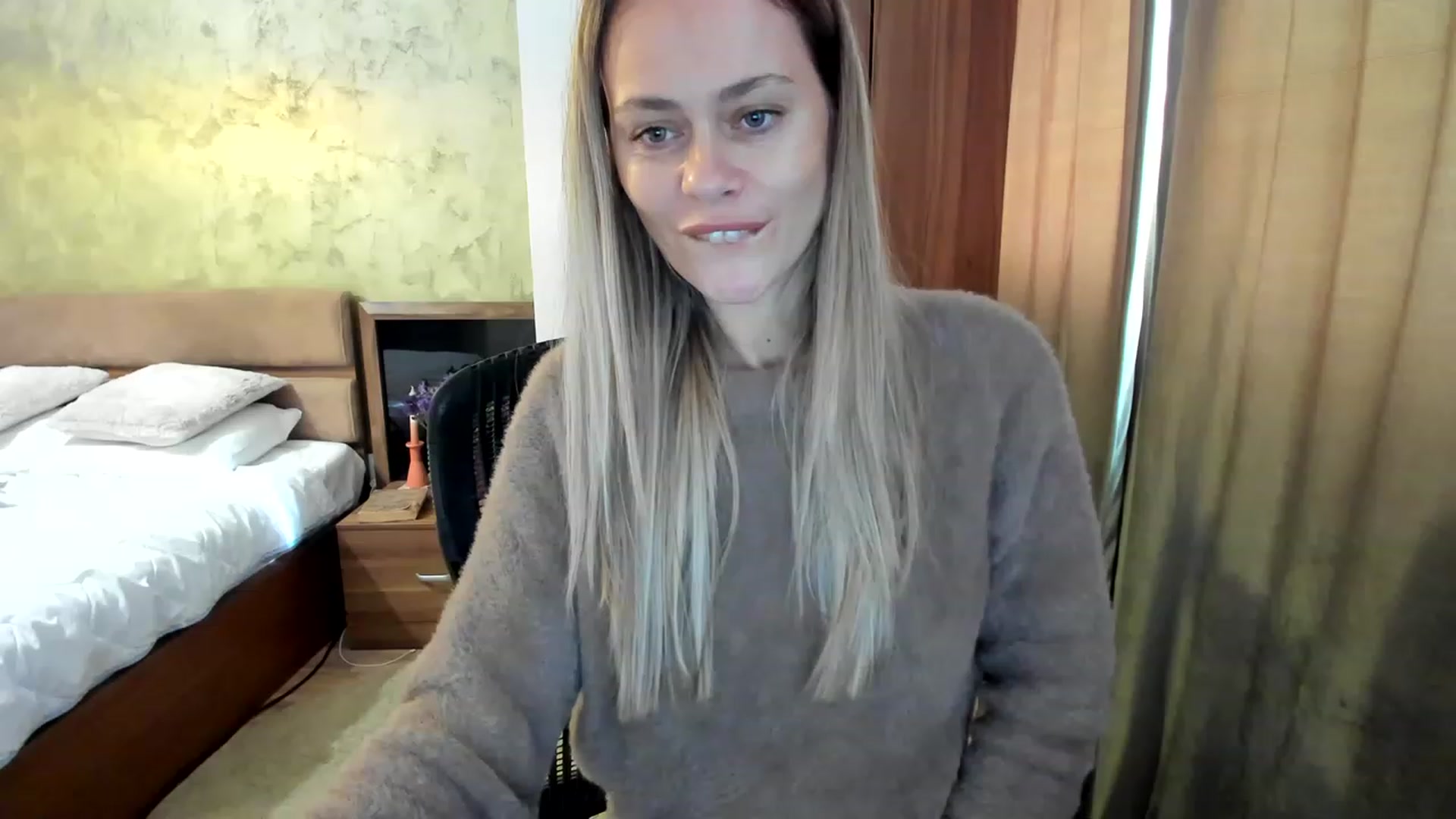 Gallery image thumbnail from DebraPaige's myfreecams stream on, 03/08/2023, 08:06 image 13 of 20