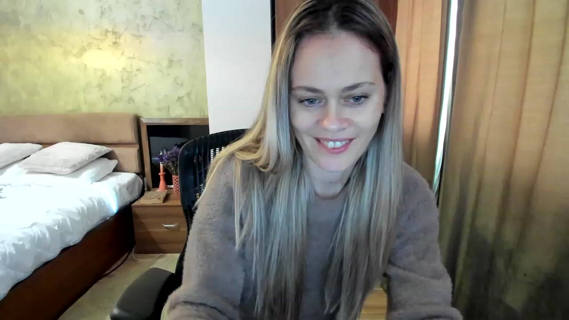Gallery image thumbnail from DebraPaige's myfreecams stream on, 03/08/2023, 08:06 image 15 of 20