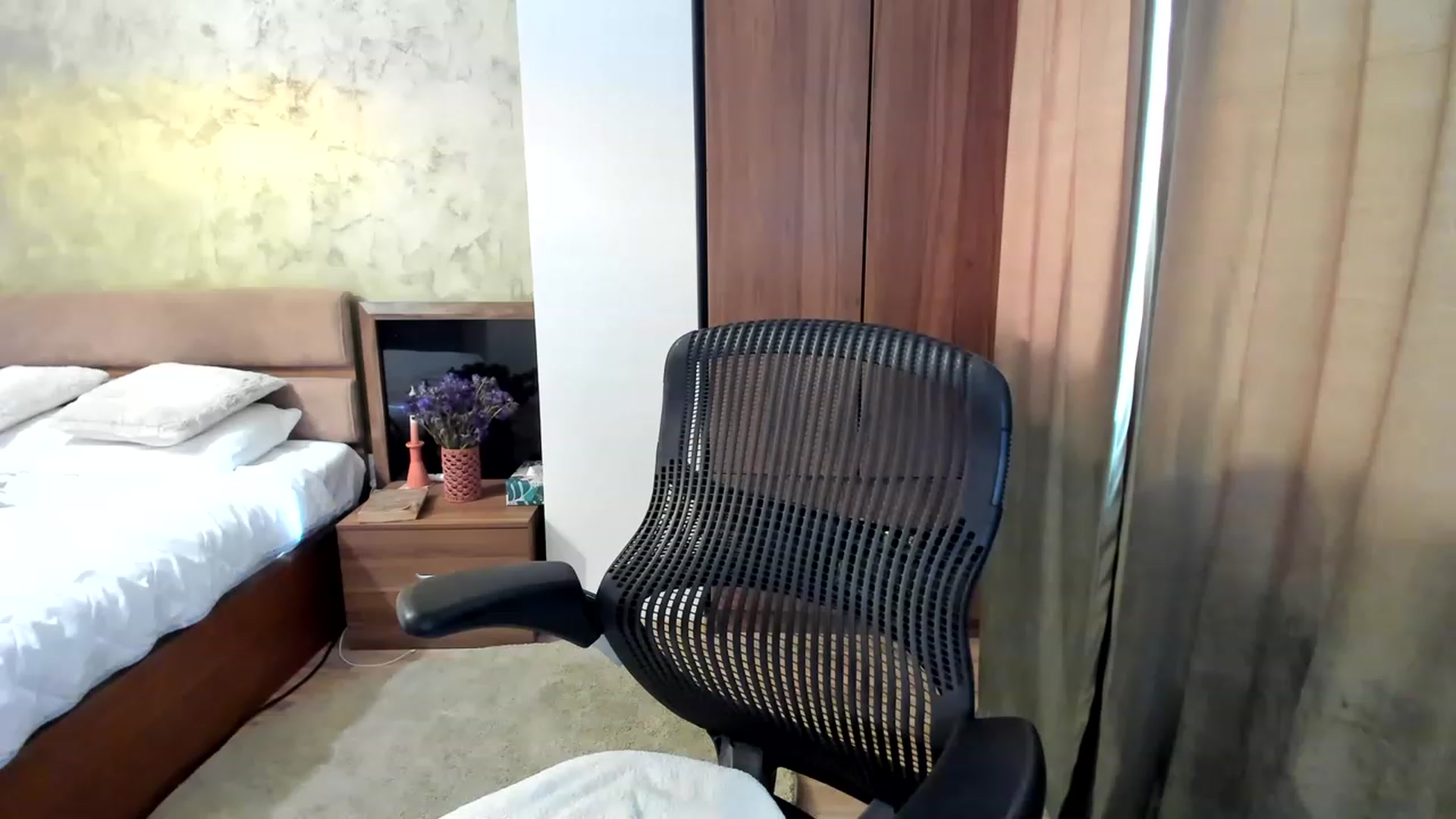 Gallery image thumbnail from DebraPaige's myfreecams stream on, 03/08/2023, 08:06 image 17 of 20