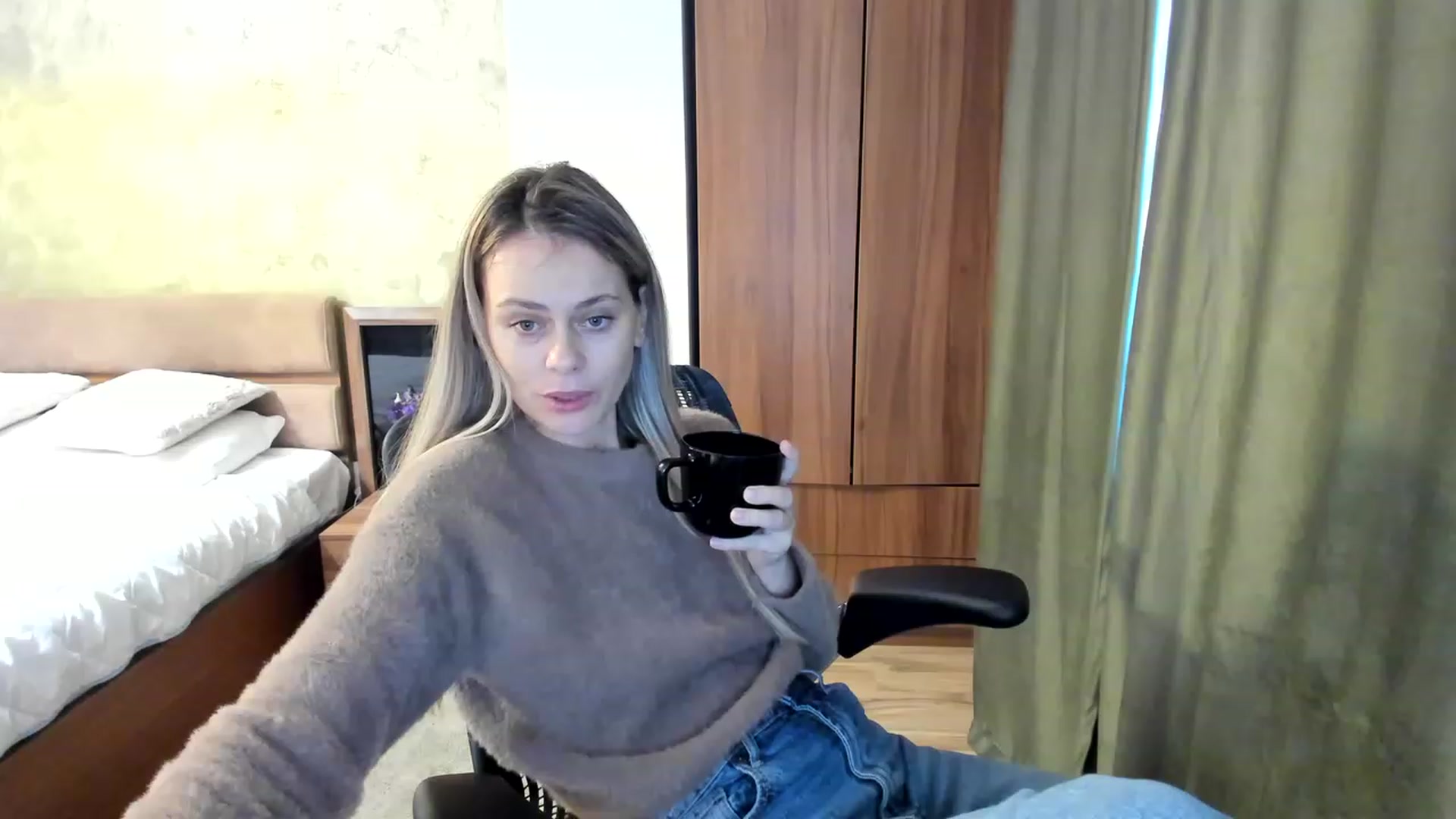 Gallery image thumbnail from DebraPaige's myfreecams stream on, 03/08/2023, 13:21 image 3 of 20