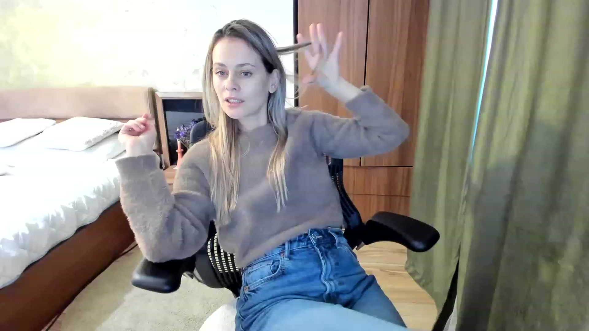 Gallery image thumbnail from DebraPaige's myfreecams stream on, 03/08/2023, 13:21 image 19 of 20