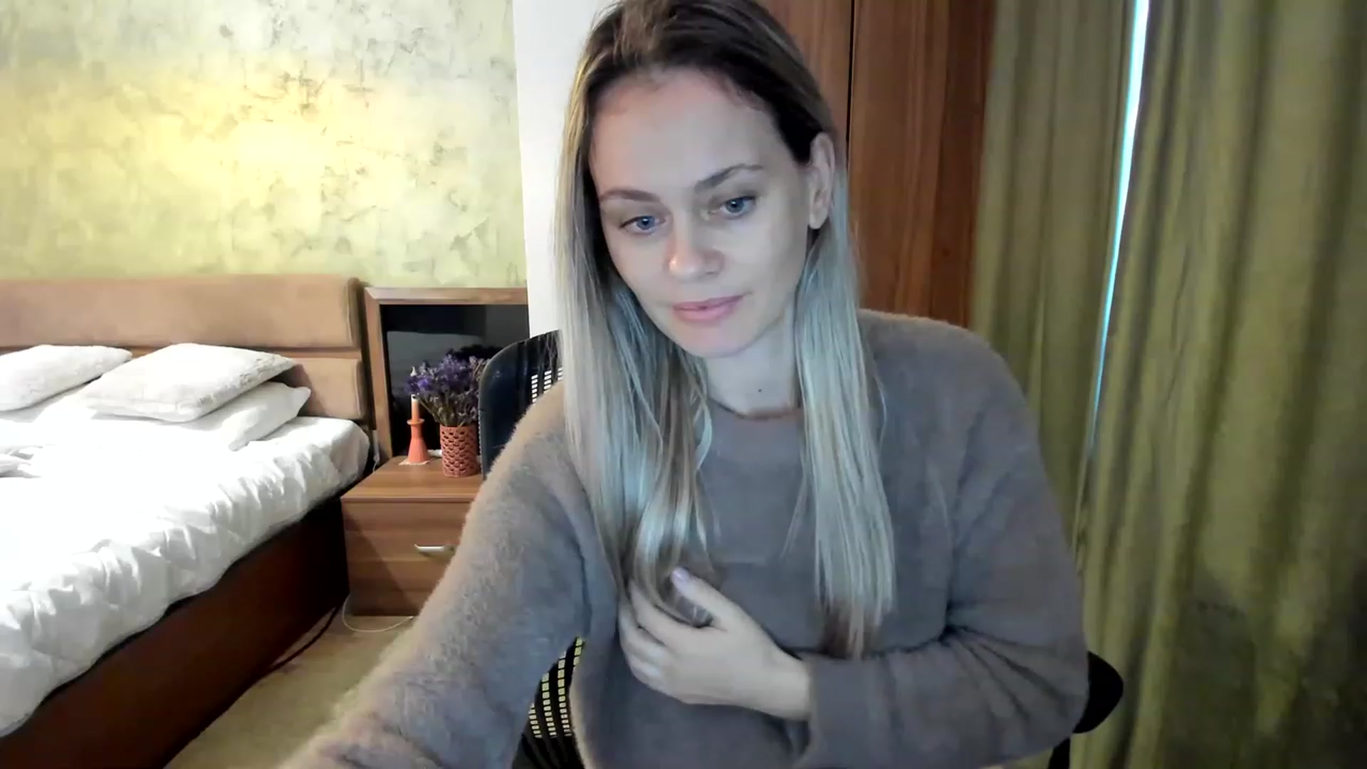 Gallery image thumbnail from DebraPaige's myfreecams stream on, 03/08/2023, 13:21 image 16 of 20